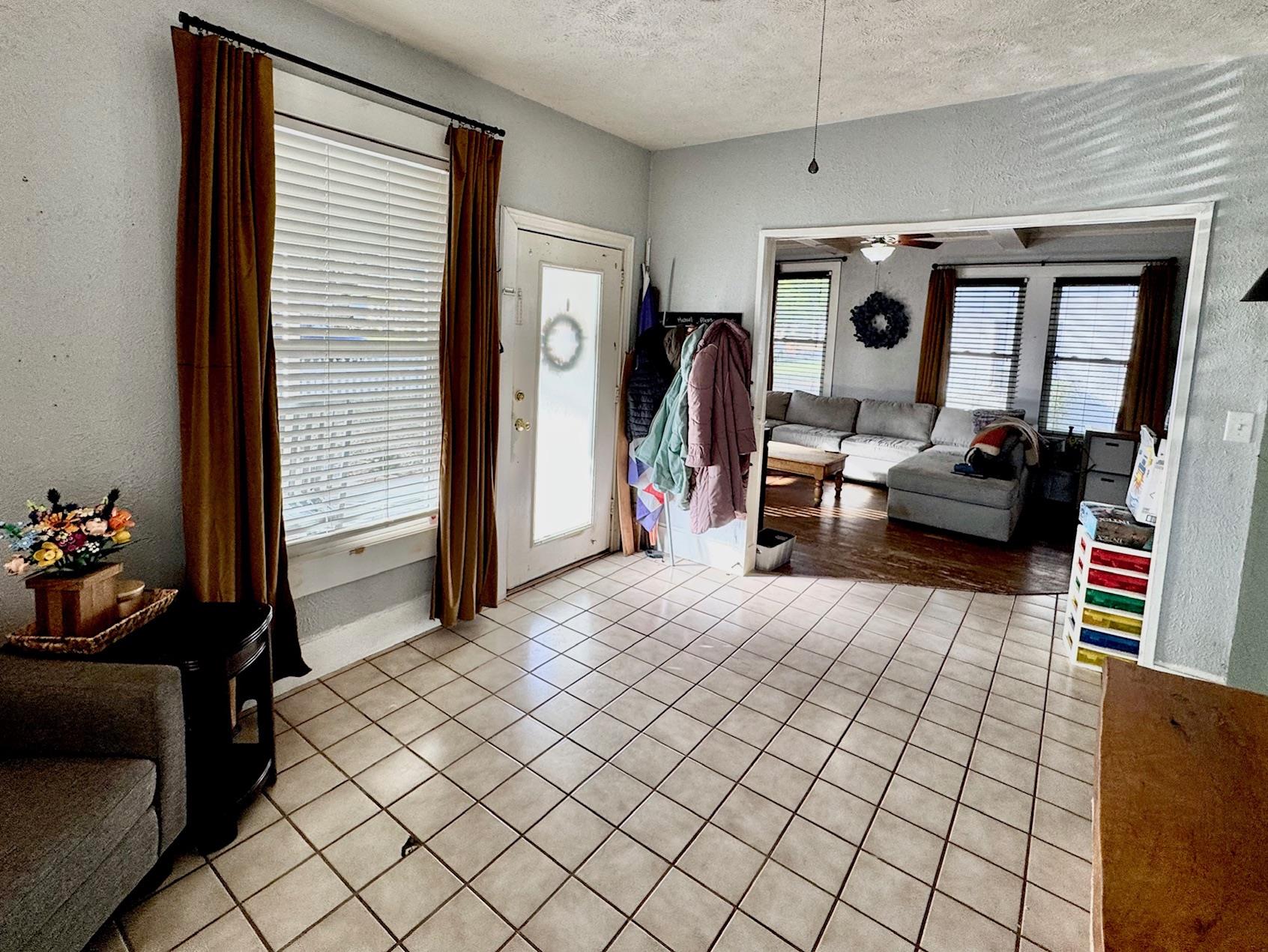 802 Hudgins St, Smithville, TX 78957