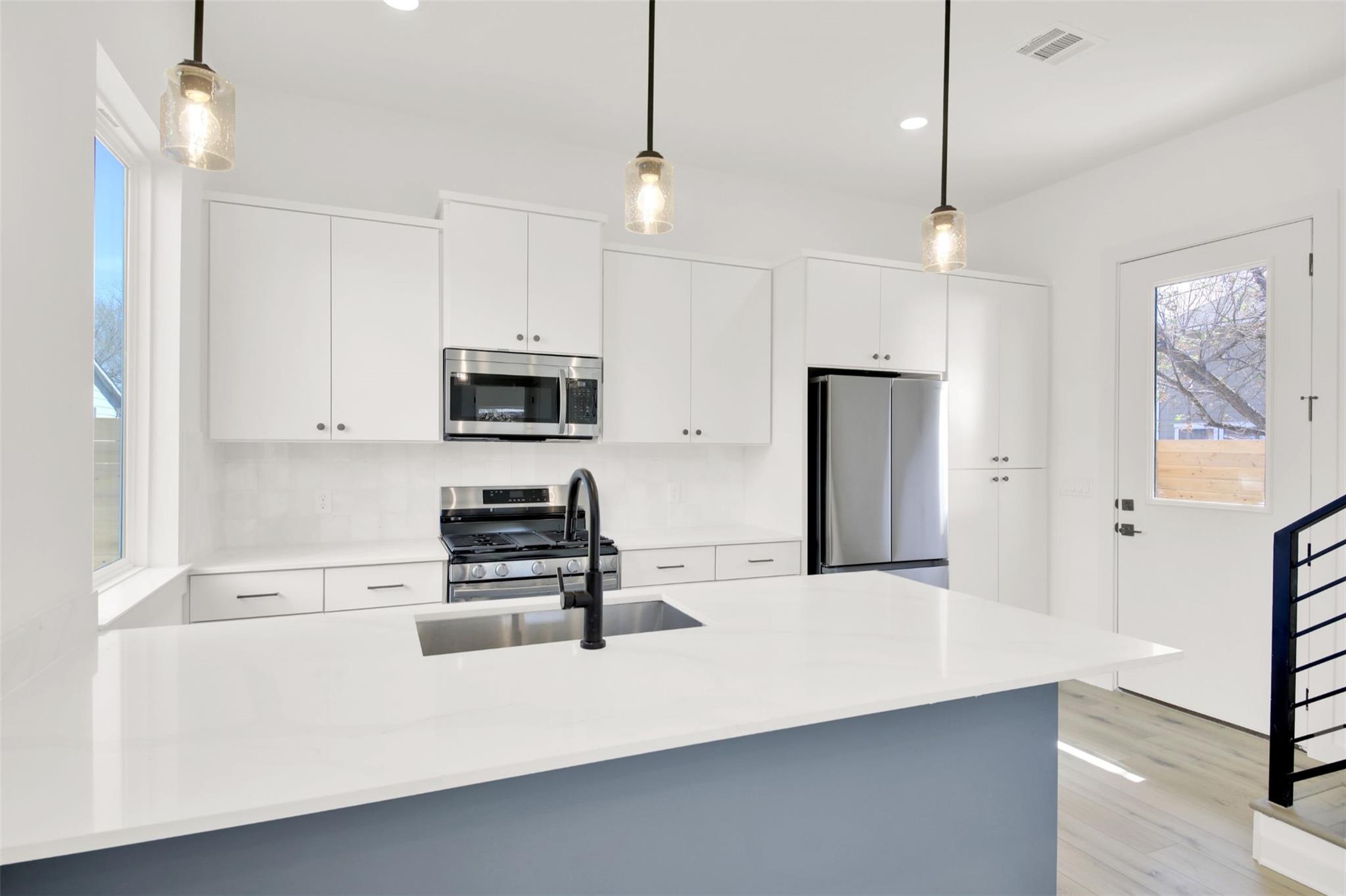 6119 Atwood St # 3, Austin, TX 78741