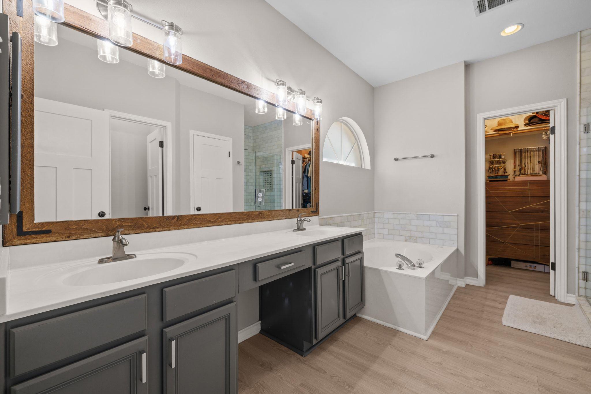 208 Sailors Run, Lakeway, TX 78734