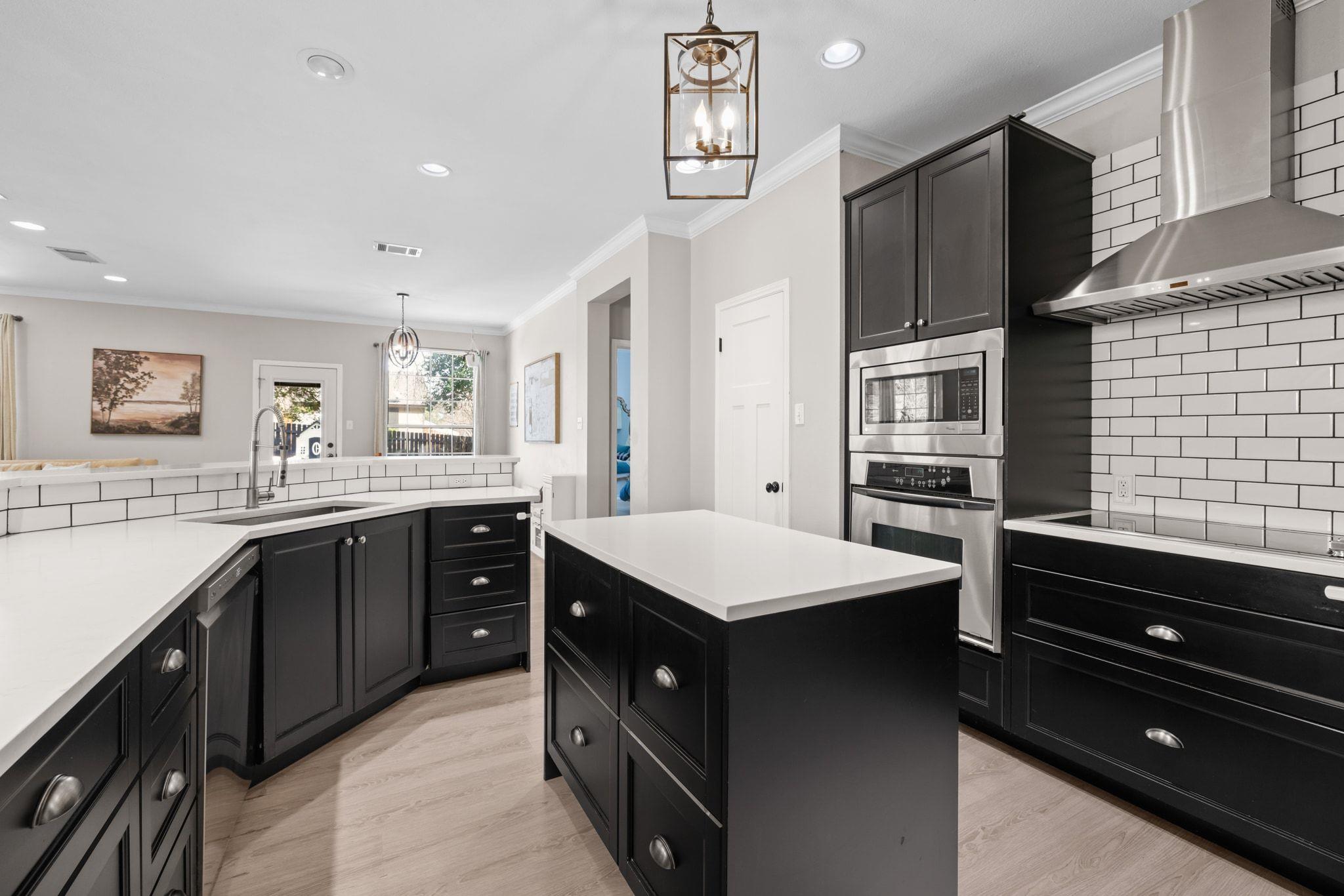 208 Sailors Run, Lakeway, TX 78734