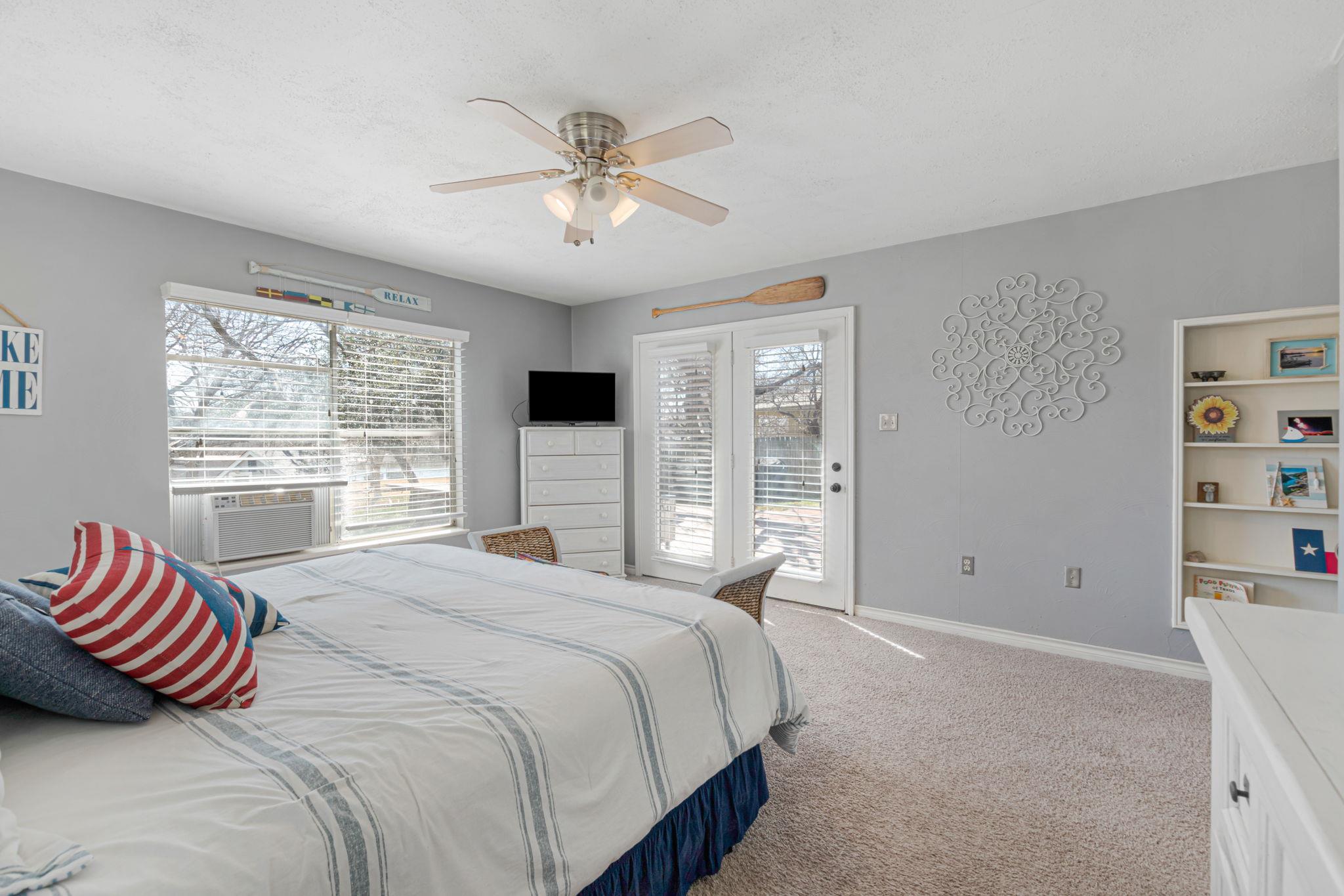 318 Clear Creek Dr, Burnet, TX 78611