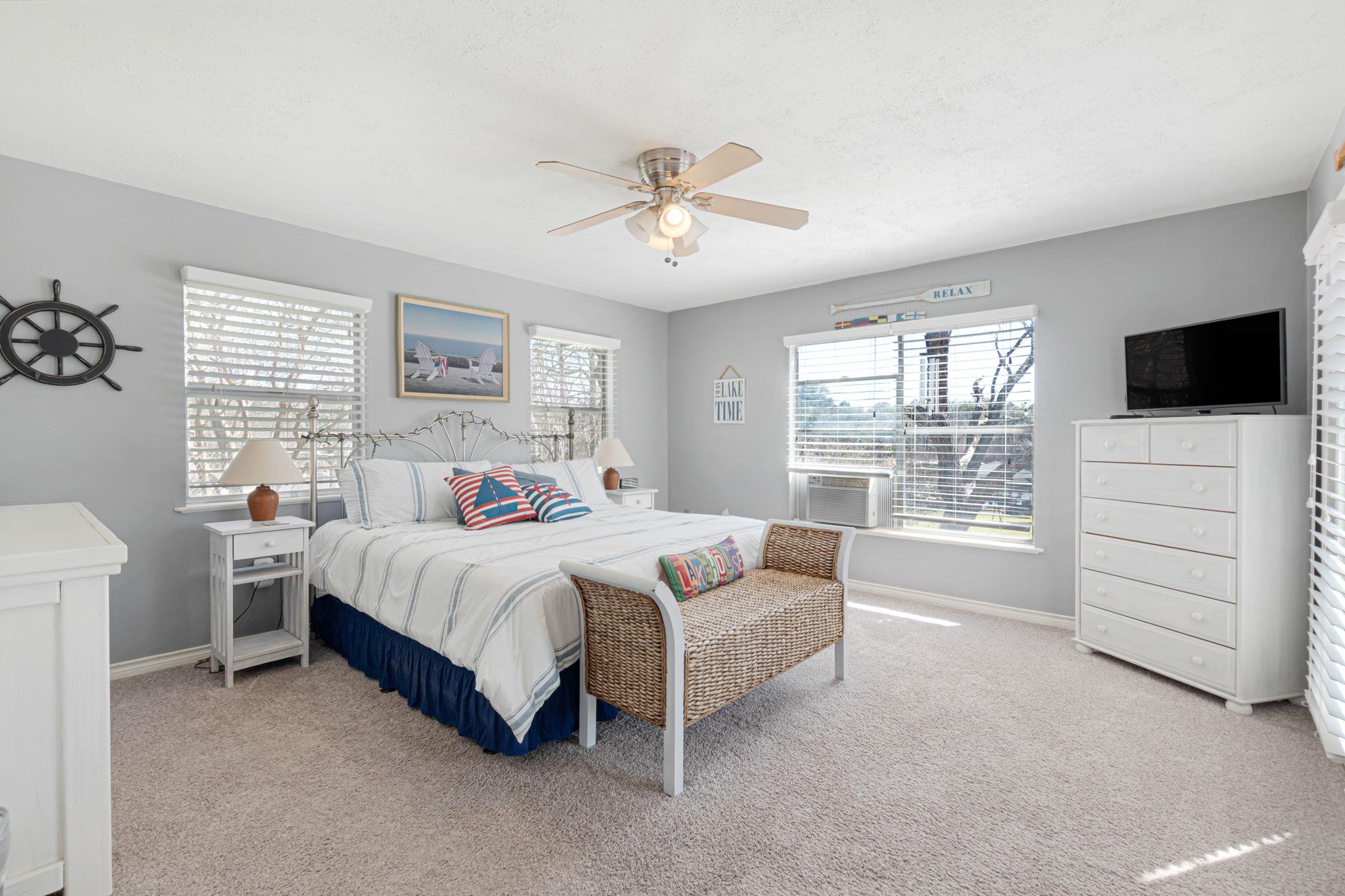 318 Clear Creek Dr, Burnet, TX 78611