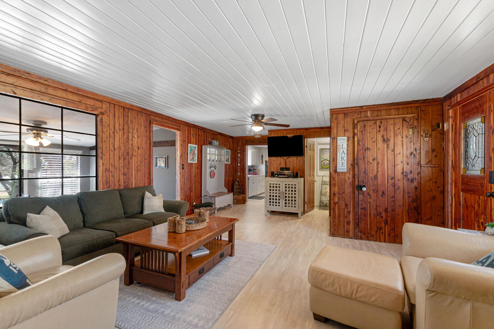 318 Clear Creek Dr, Burnet, TX 78611