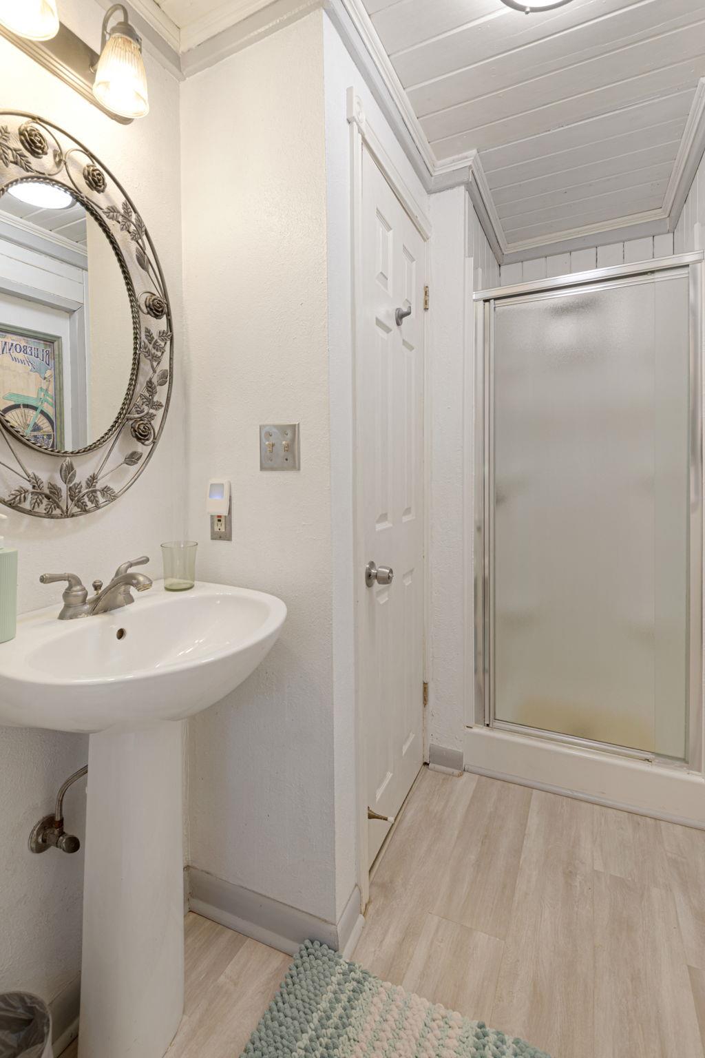 318 Clear Creek Dr, Burnet, TX 78611