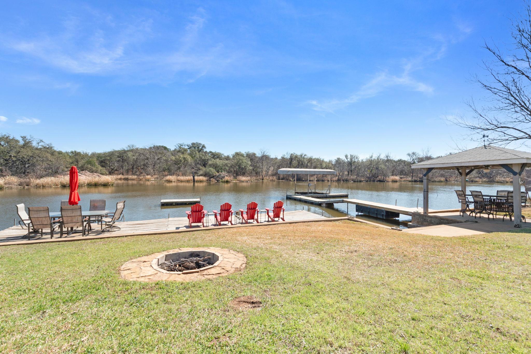 318 Clear Creek Dr, Burnet, TX 78611