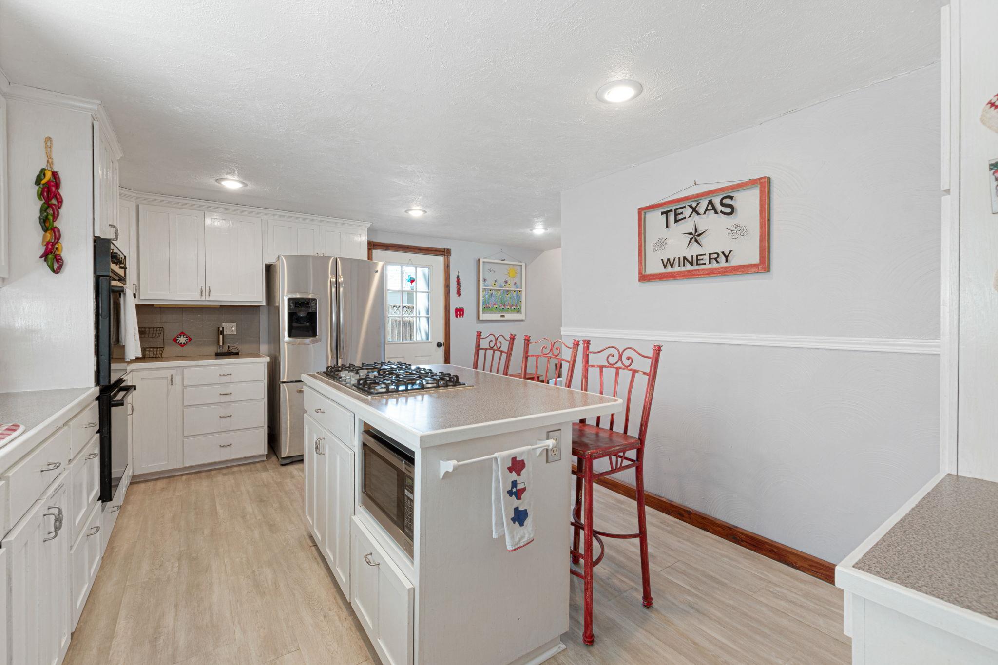 318 Clear Creek Dr, Burnet, TX 78611