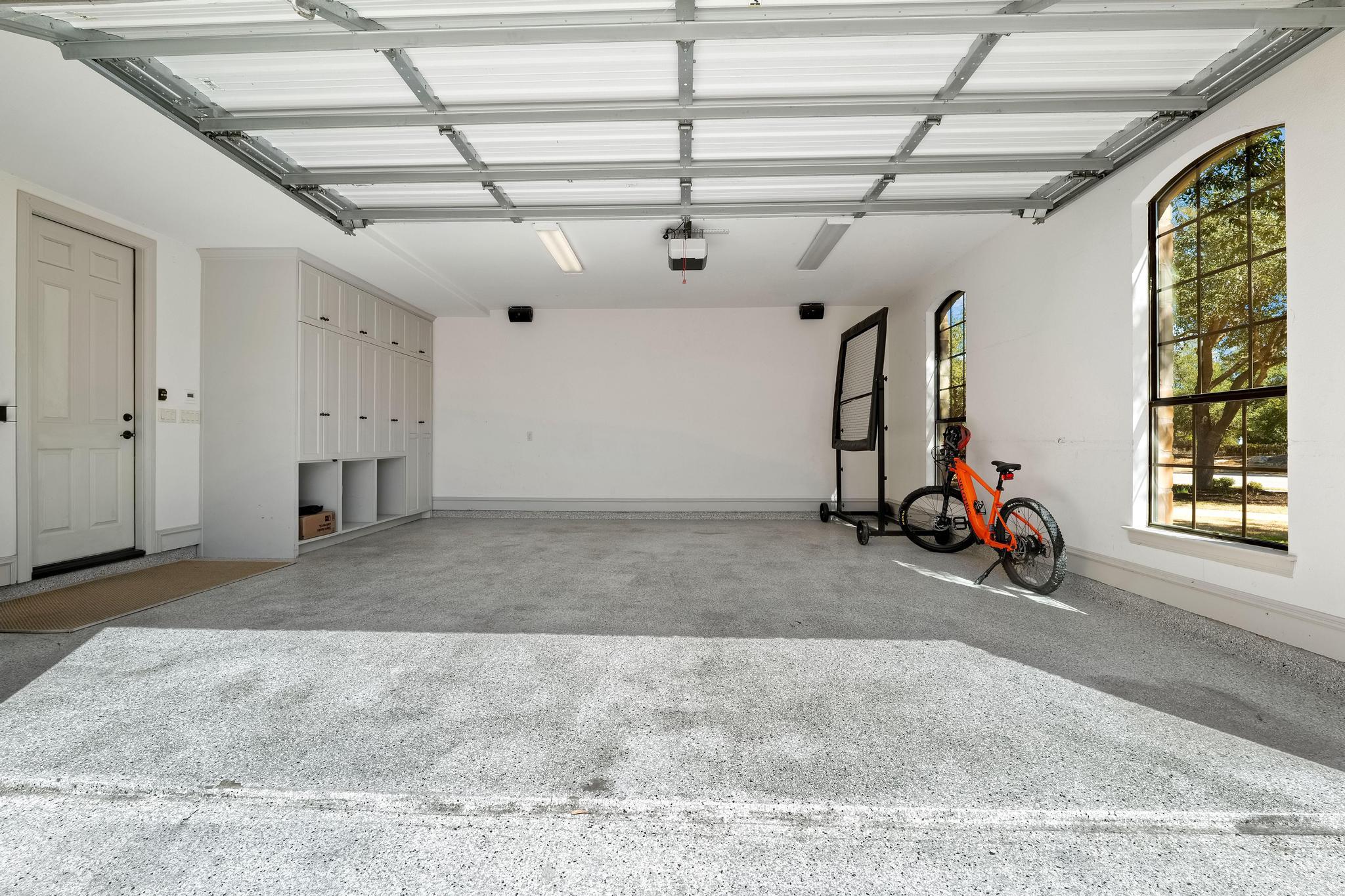 2104 University Club Dr, Austin, TX 78732