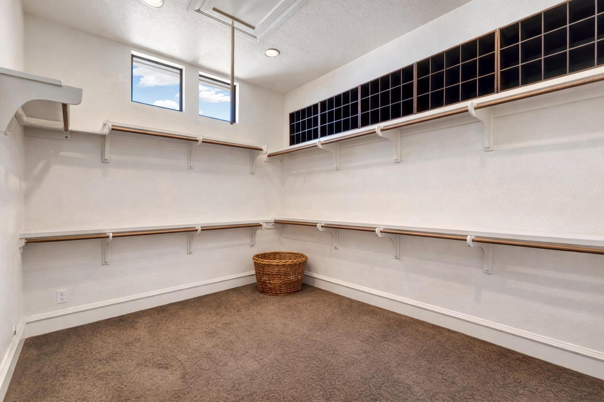 2104 University Club Dr, Austin, TX 78732