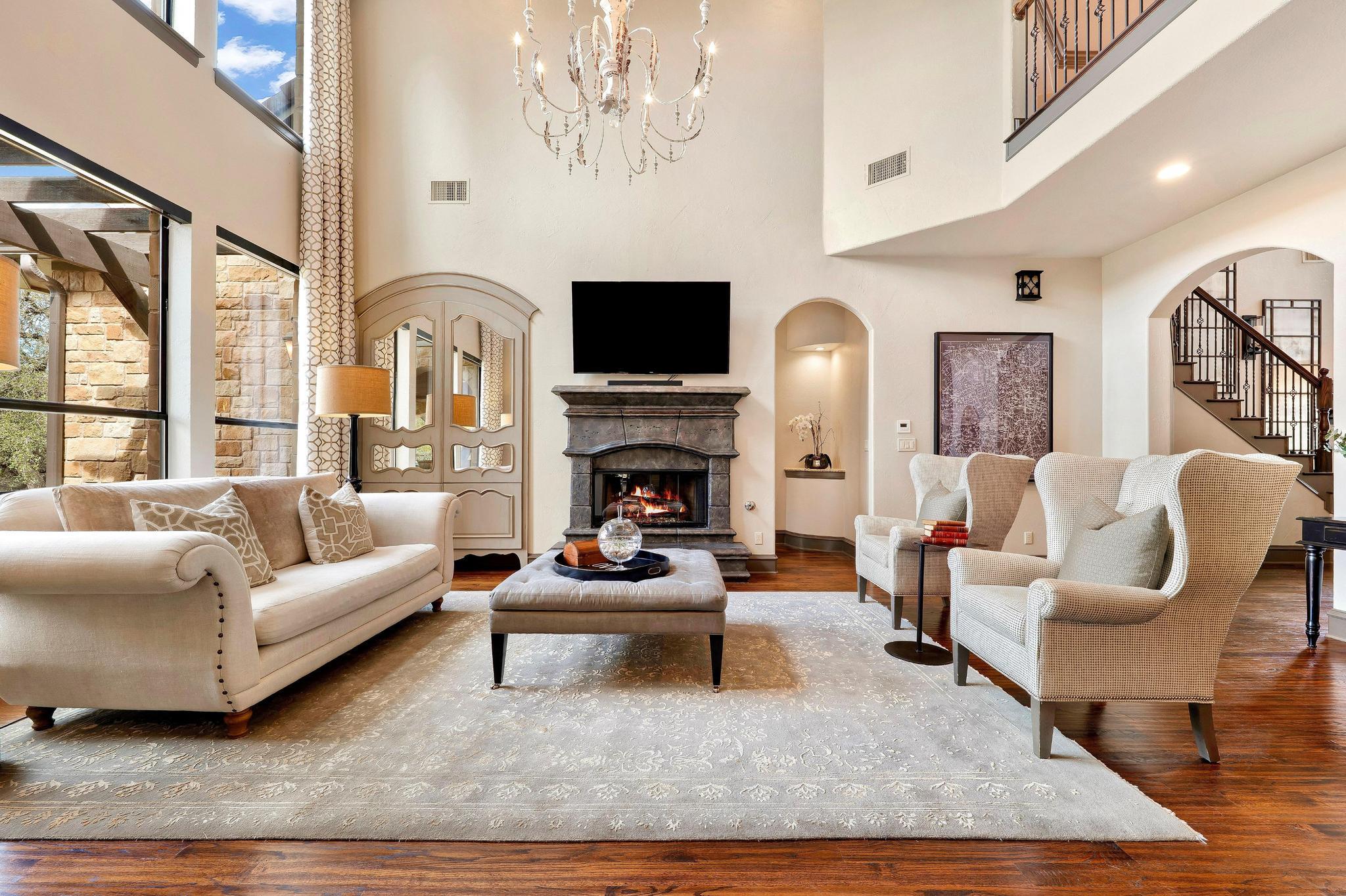 2104 University Club Dr, Austin, TX 78732