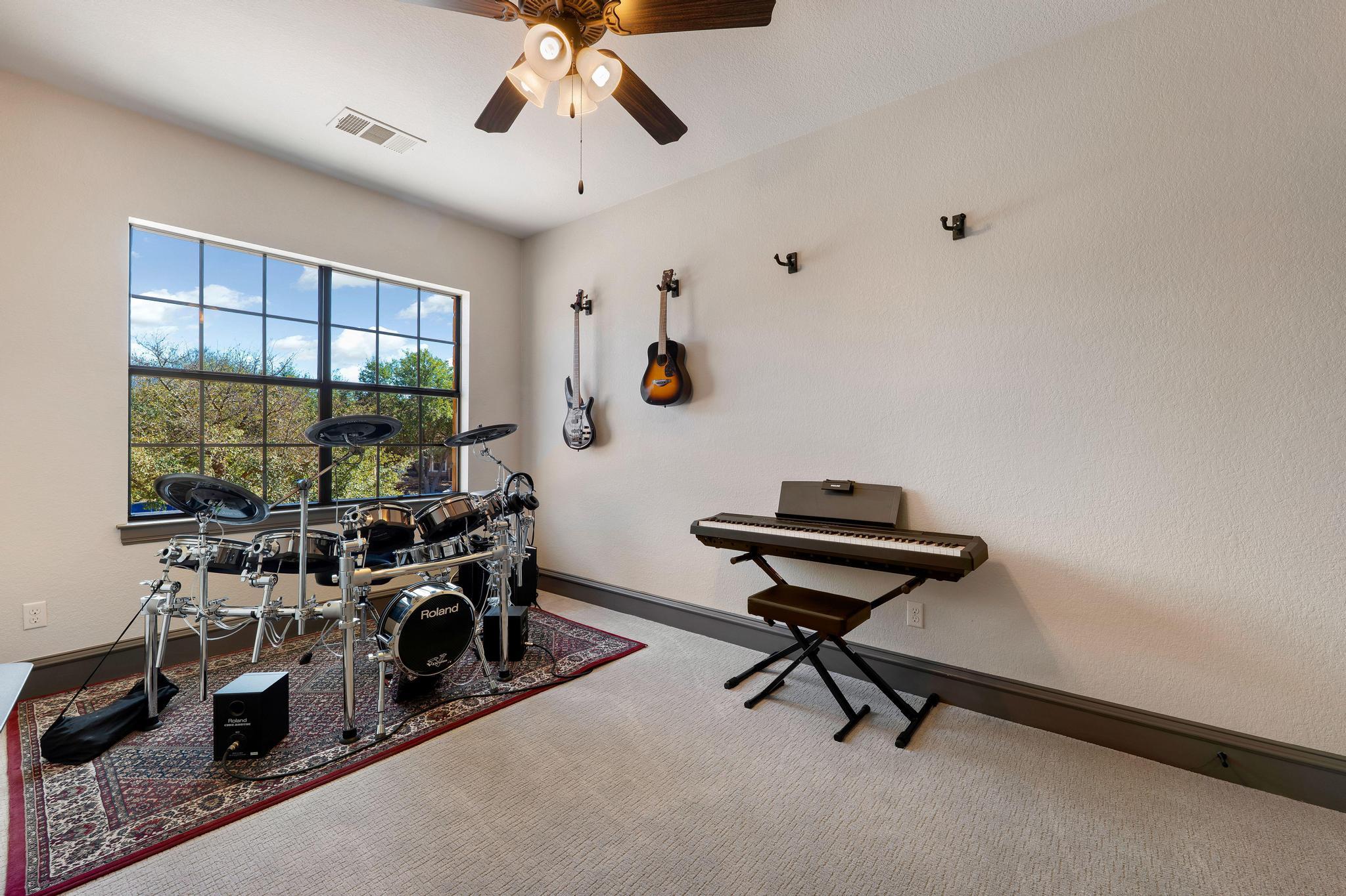 2104 University Club Dr, Austin, TX 78732