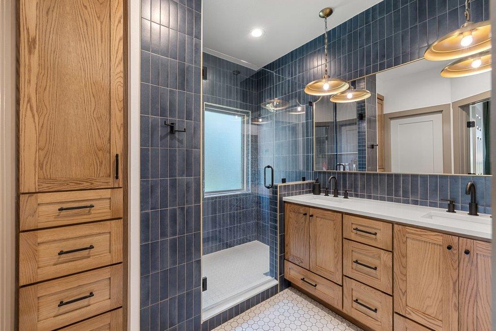 206 Cargill Dr, Spicewood, TX 78669