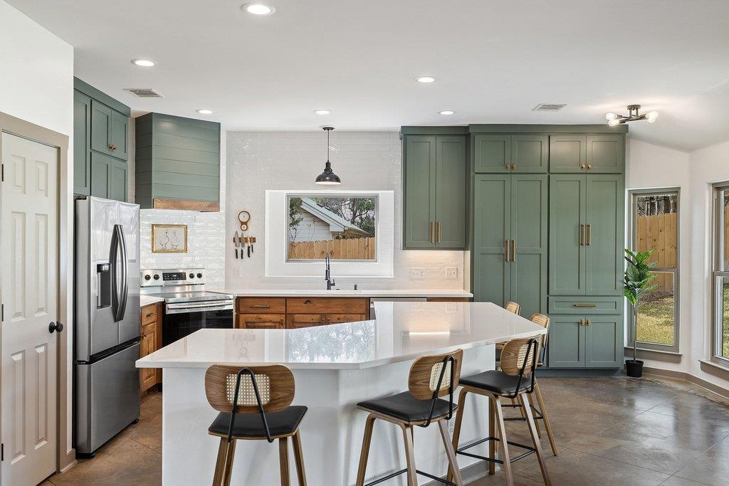 206 Cargill Dr, Spicewood, TX 78669