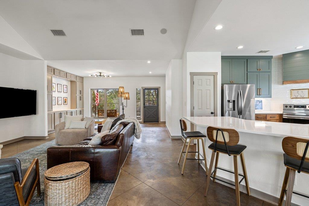 206 Cargill Dr, Spicewood, TX 78669