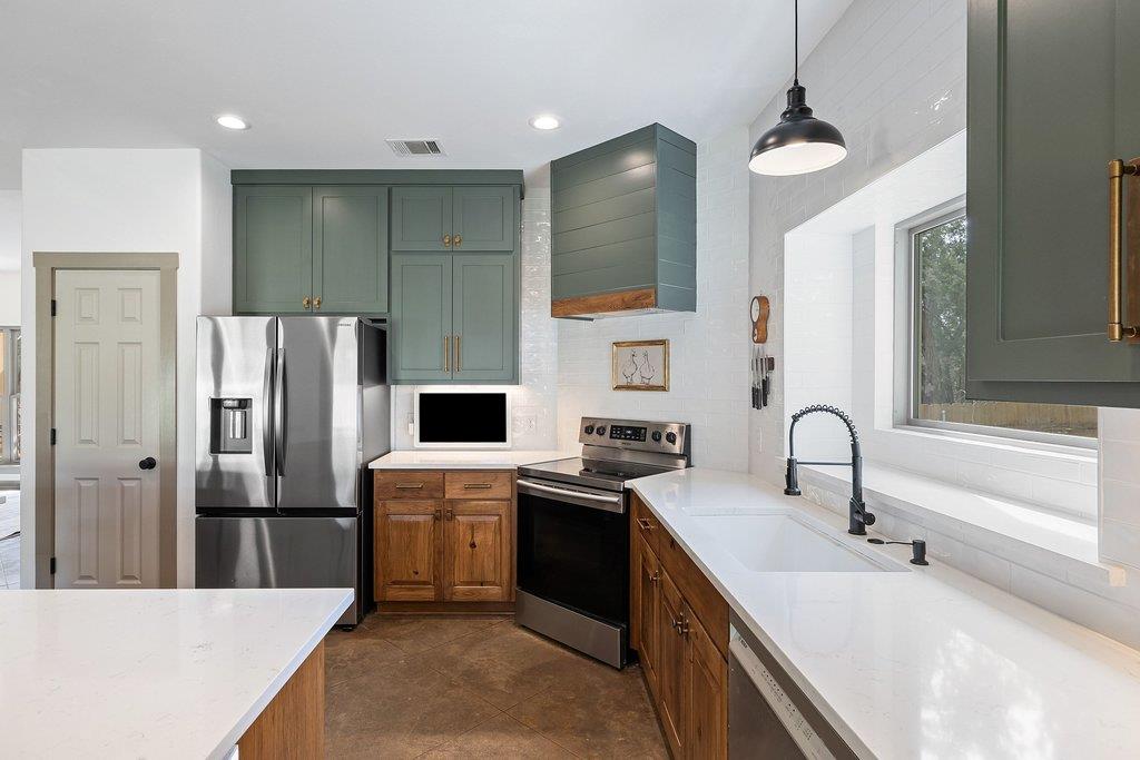 206 Cargill Dr, Spicewood, TX 78669