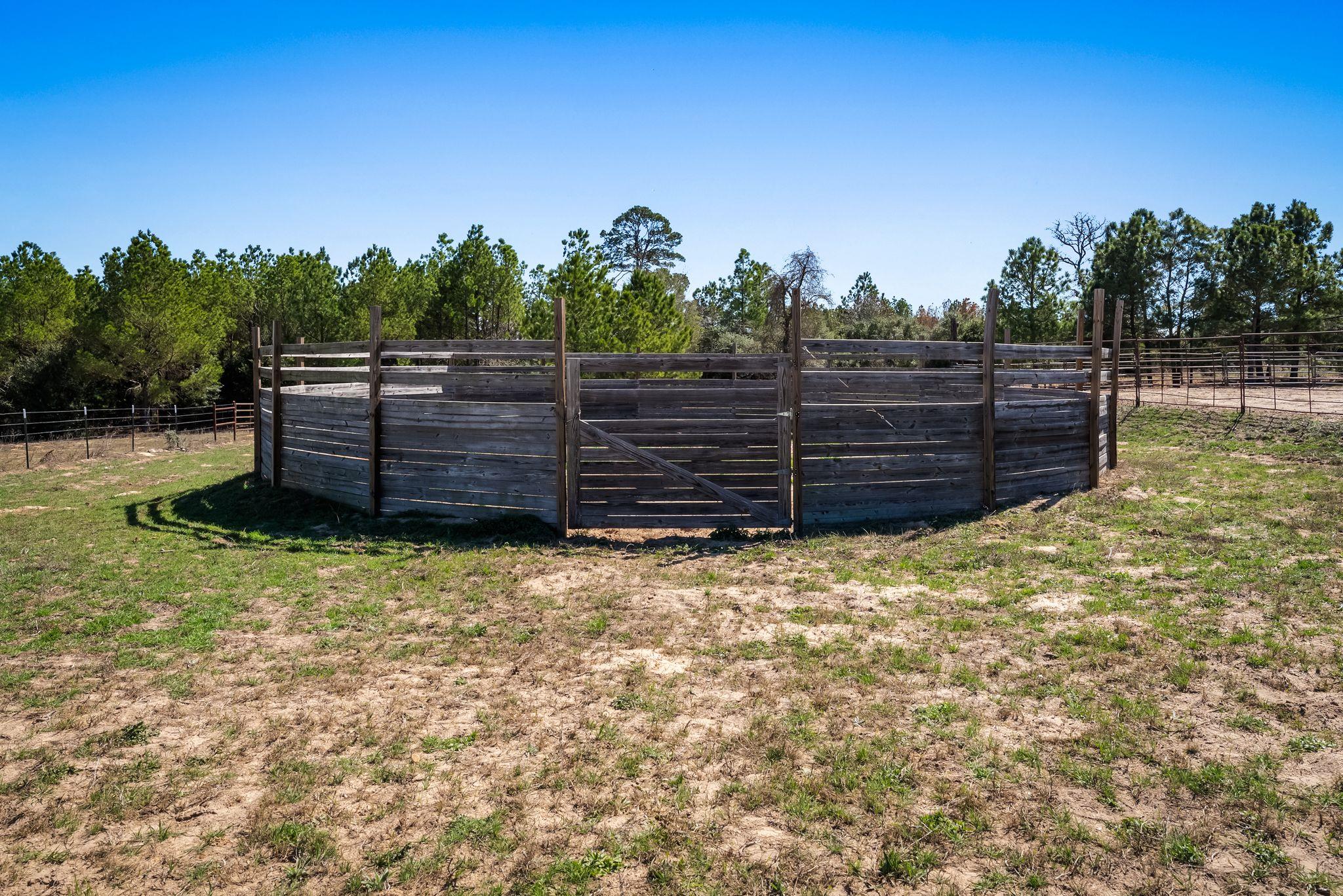 935 Highway 21 E, Paige, TX 78602