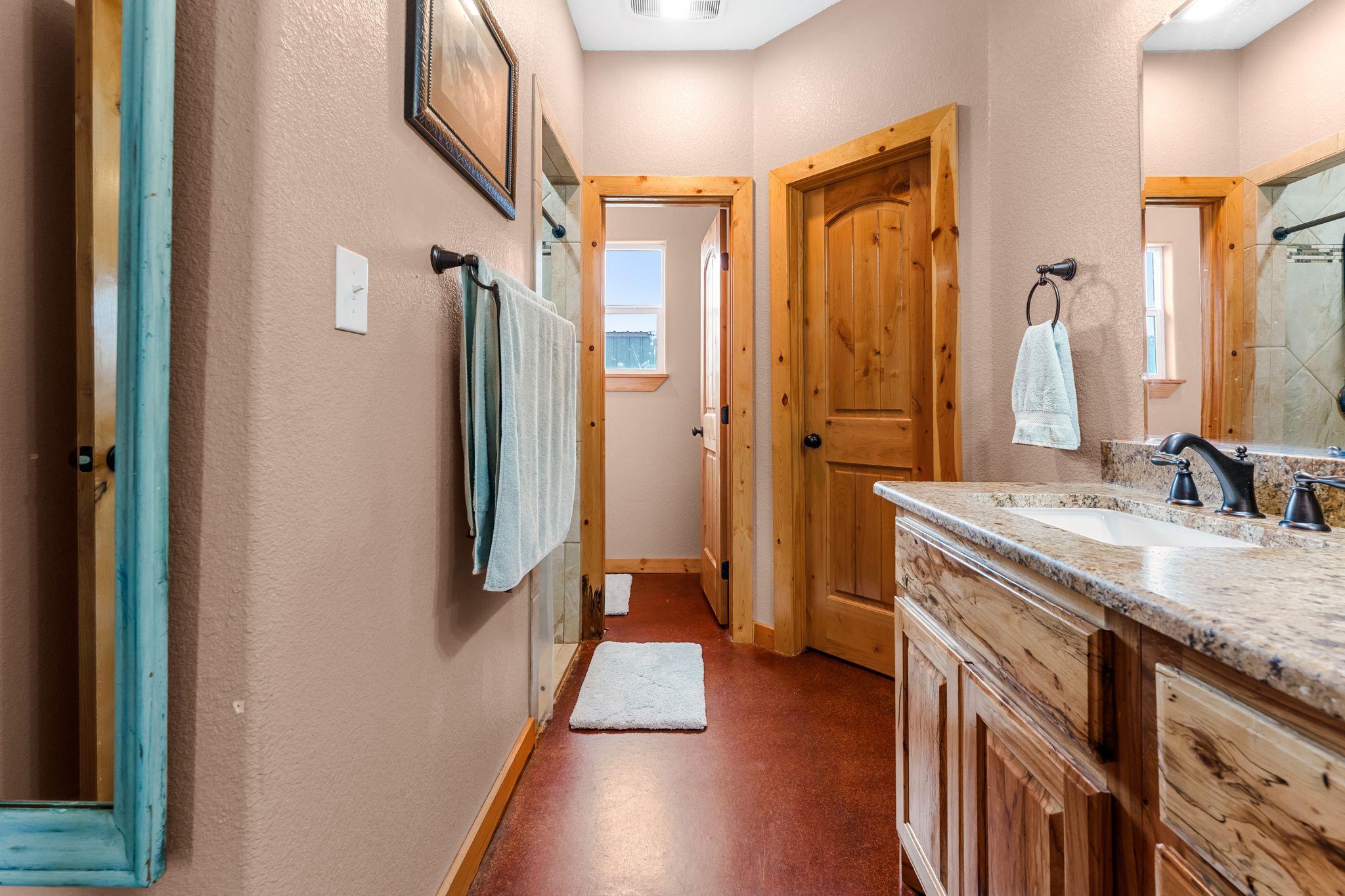 935 Highway 21 E, Paige, TX 78602