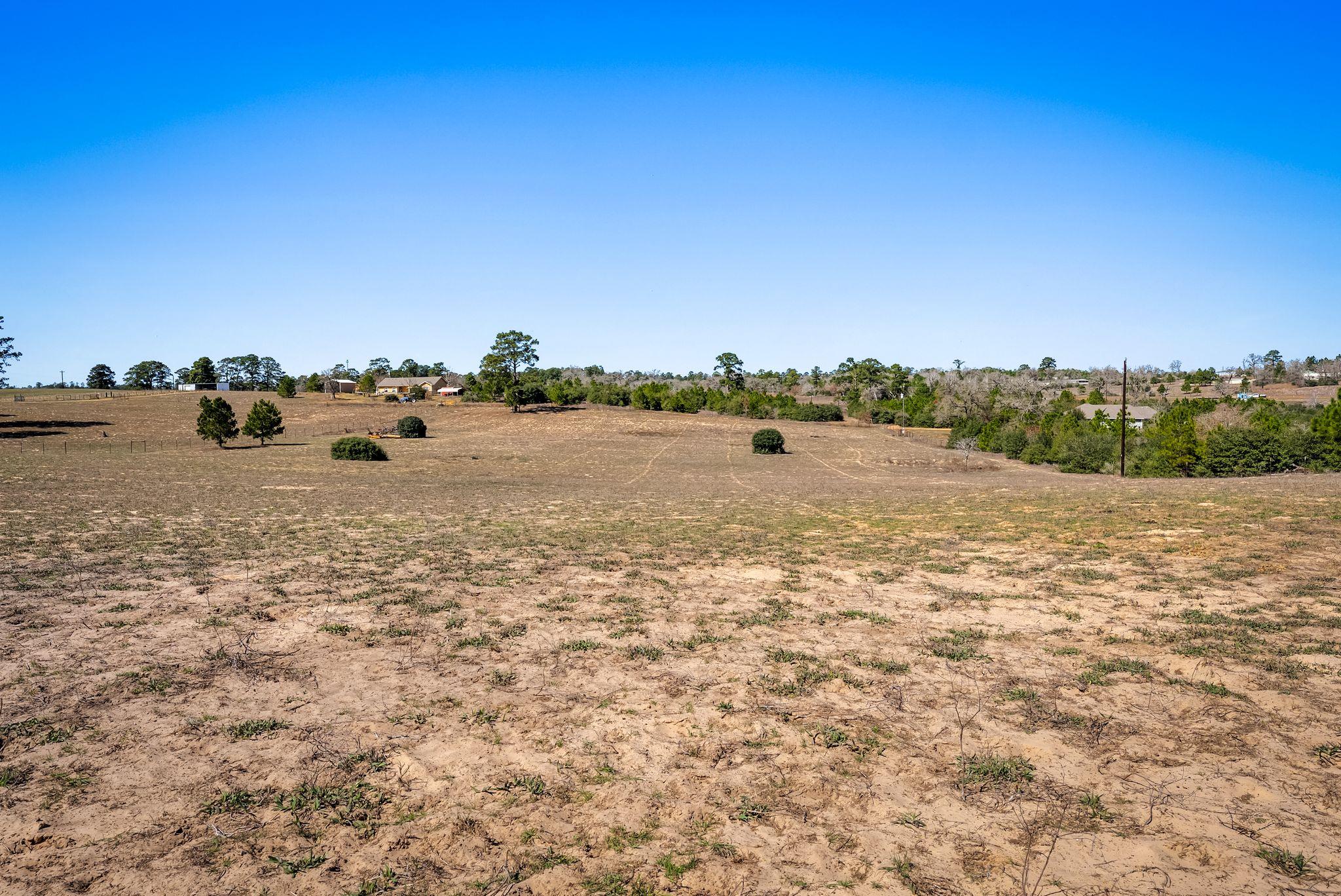 935 Highway 21 E, Paige, TX 78602