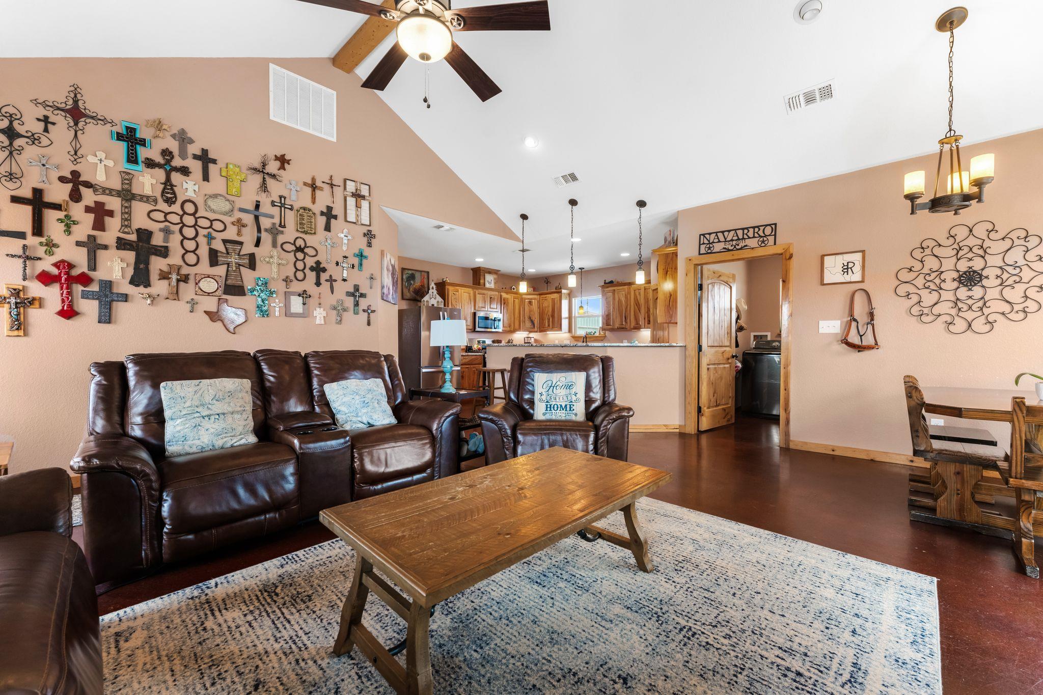 935 Highway 21 E, Paige, TX 78602