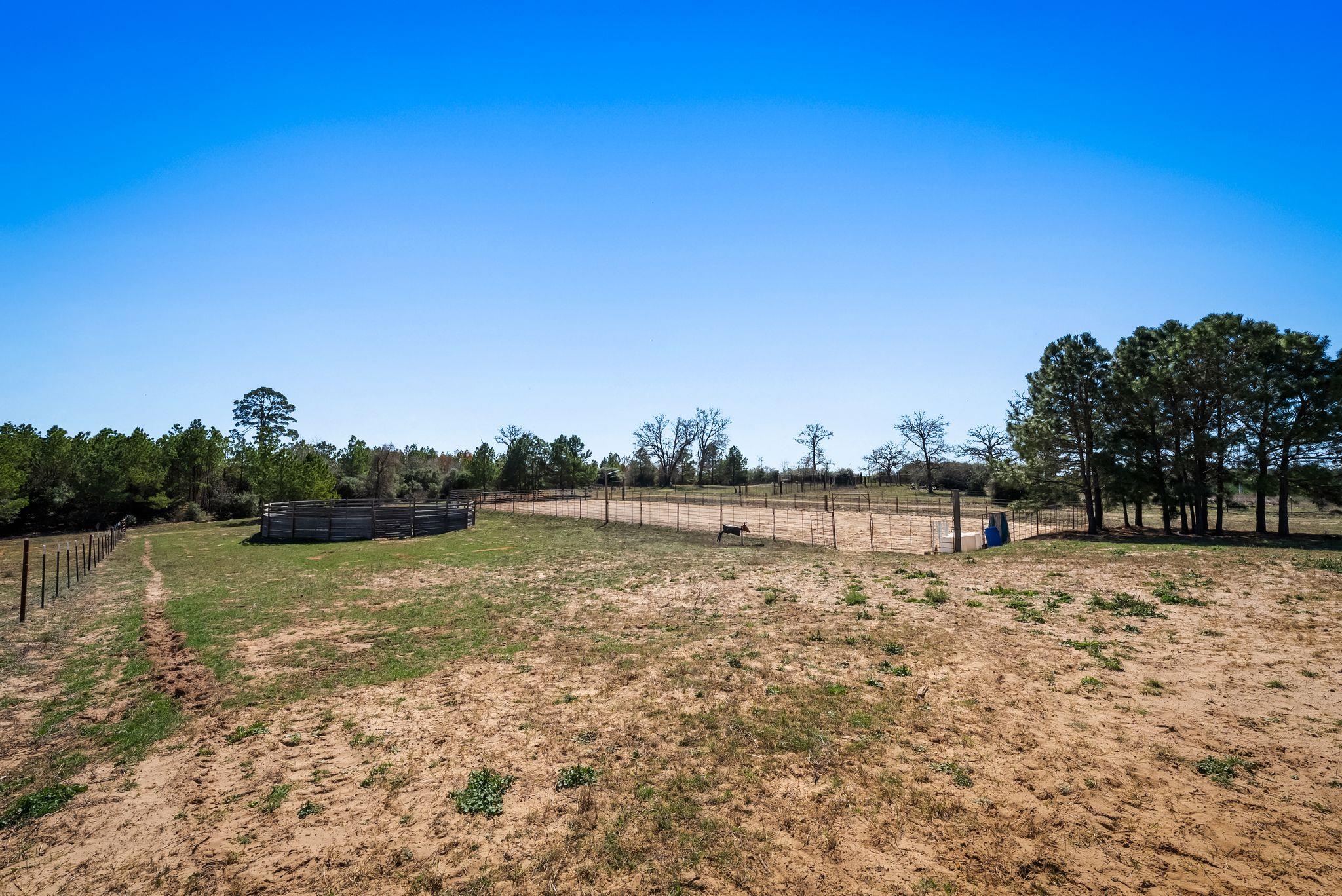 935 Highway 21 E, Paige, TX 78602