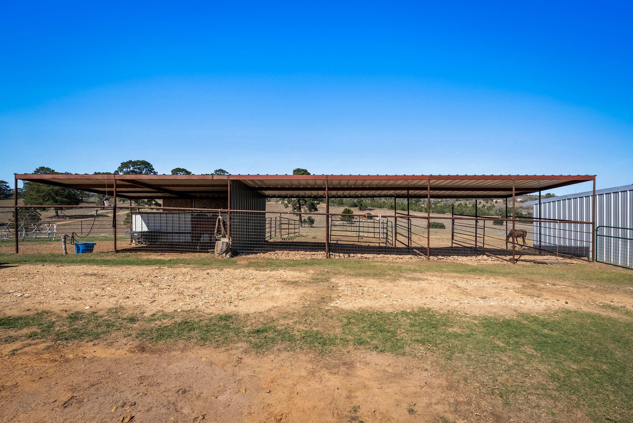 935 Highway 21 E, Paige, TX 78602