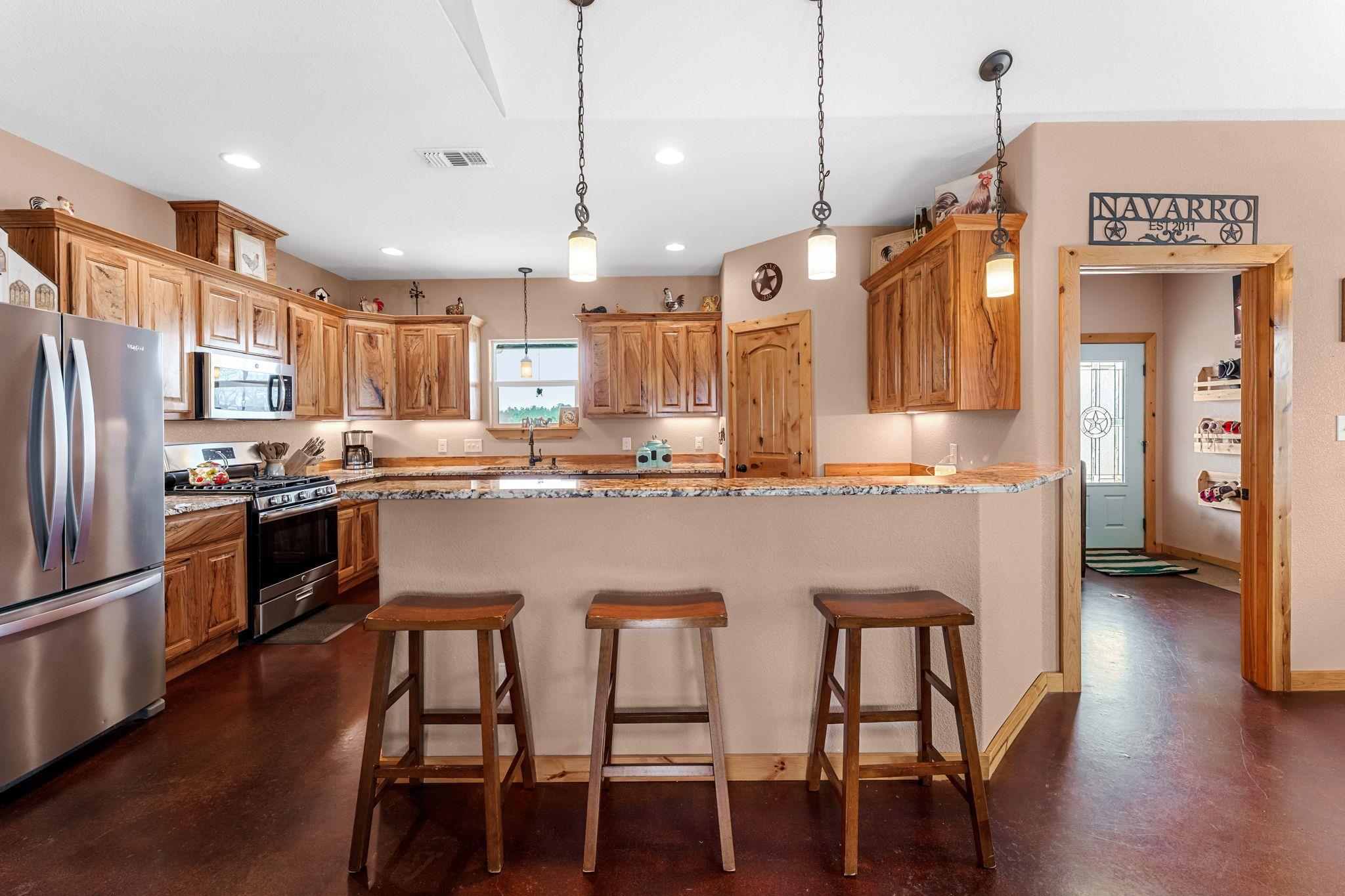 935 Highway 21 E, Paige, TX 78602