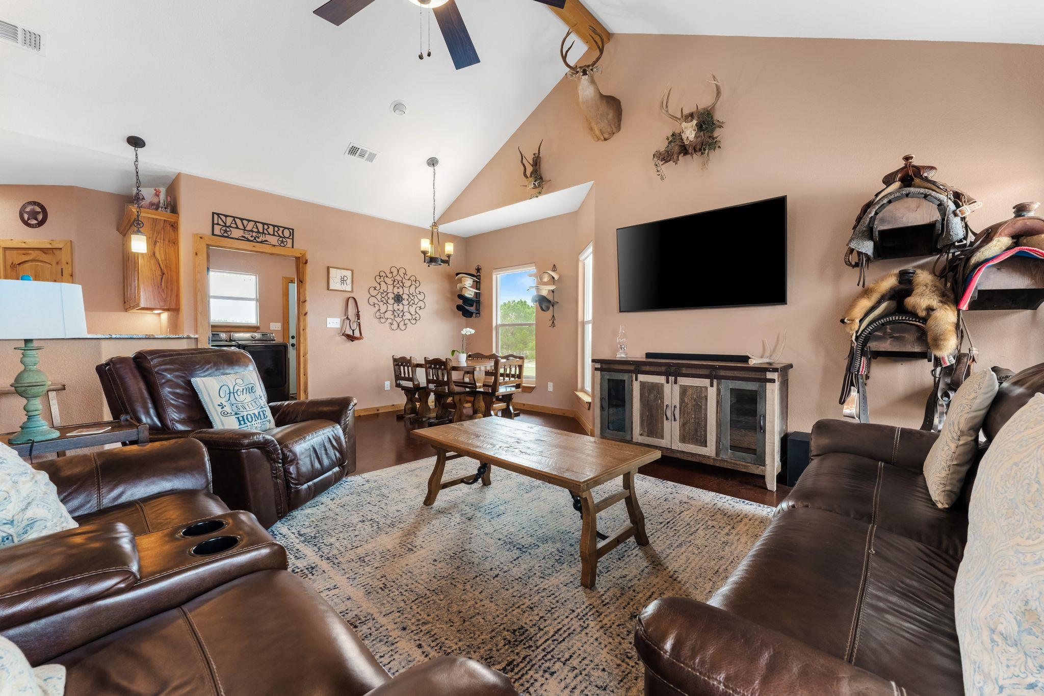 935 Highway 21 E, Paige, TX 78602