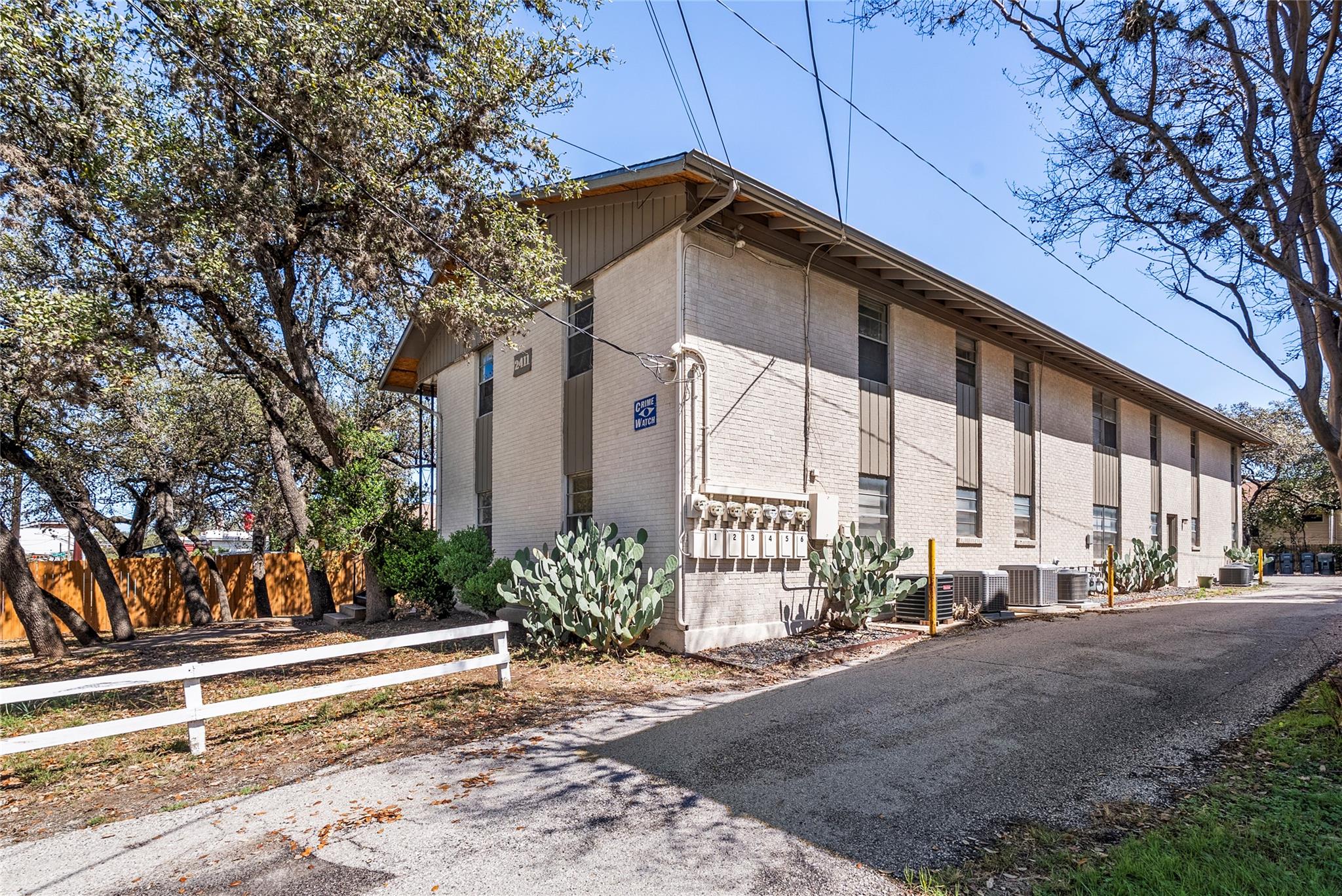 2411 S 5th St, Austin, TX 78704