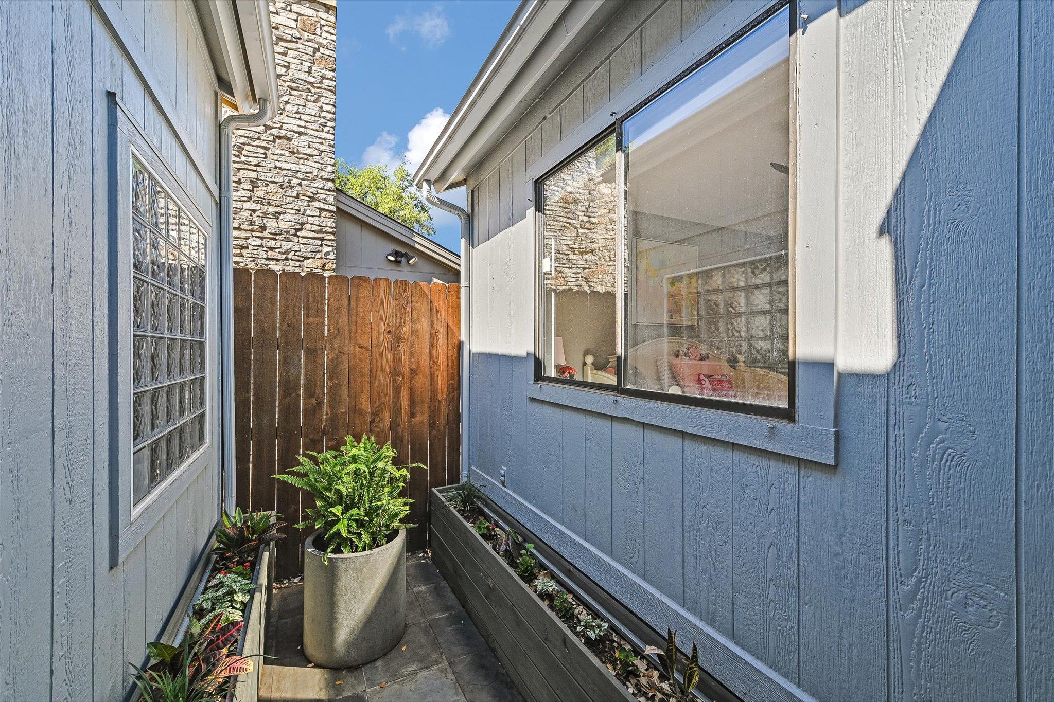 8121 Raintree Pl, Austin, TX 78759