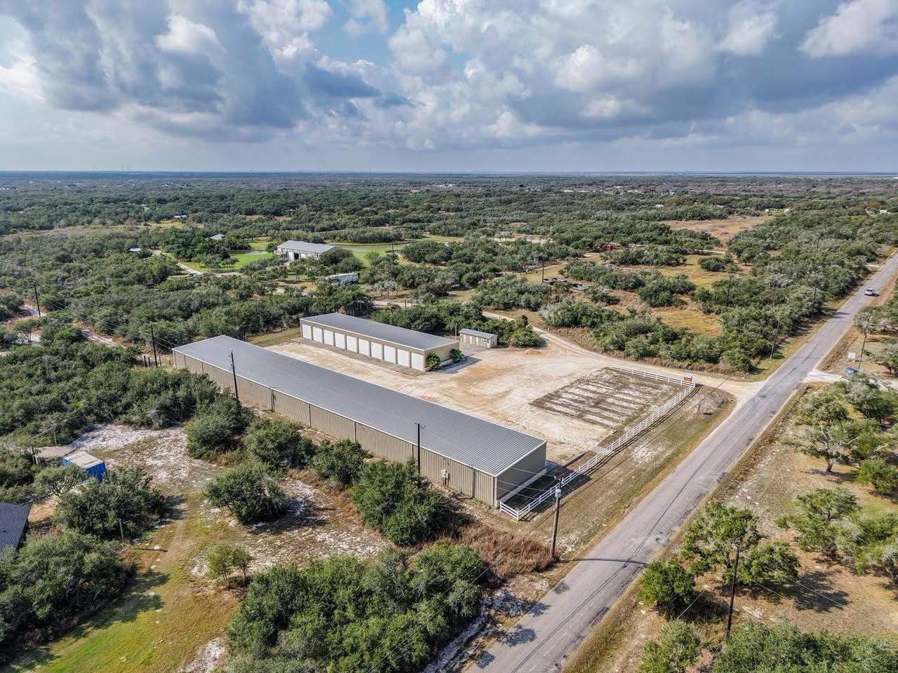 1521 16th St, Rockport, TX 78382