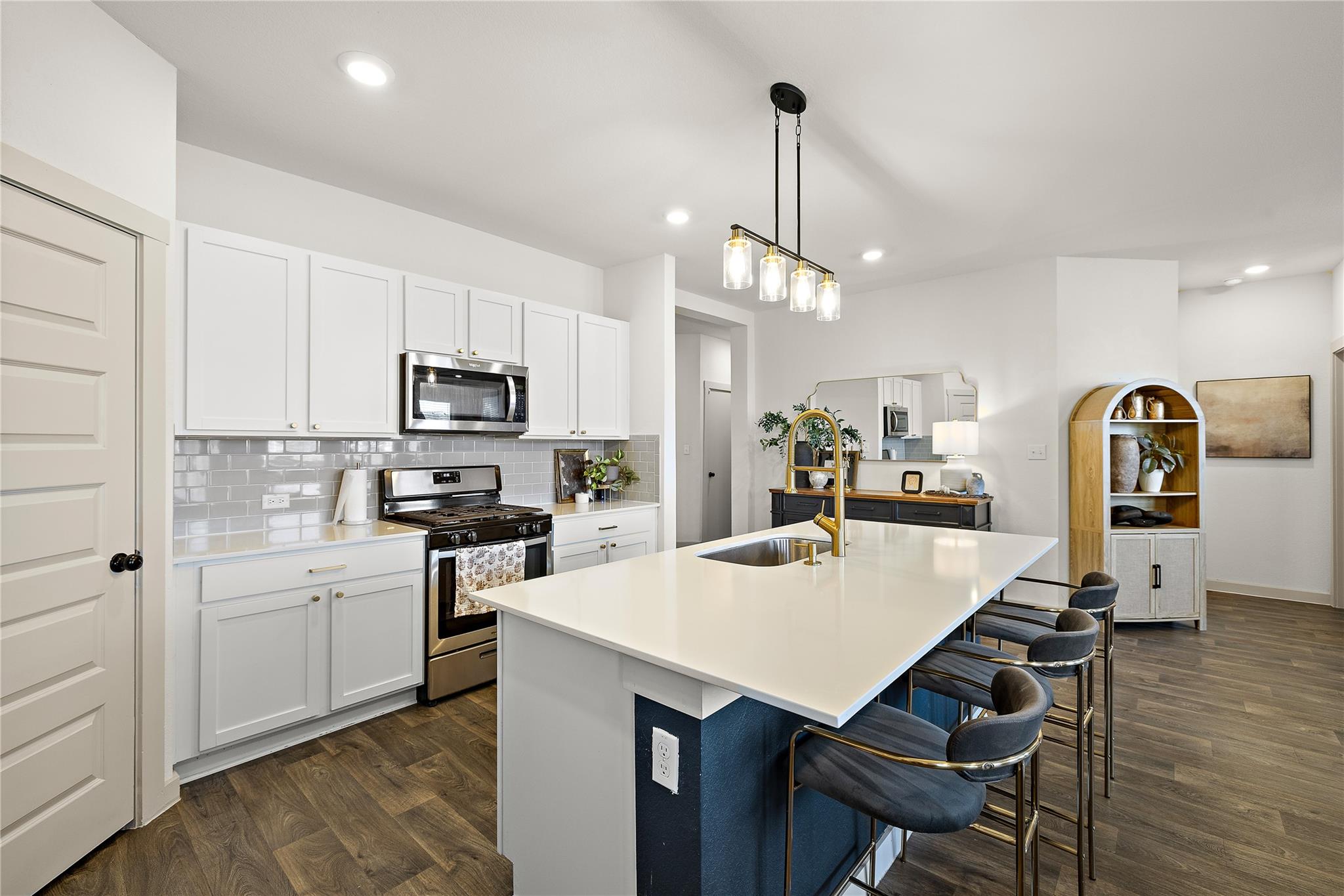 219 Greens Bayou Trl, Hutto, TX 78634