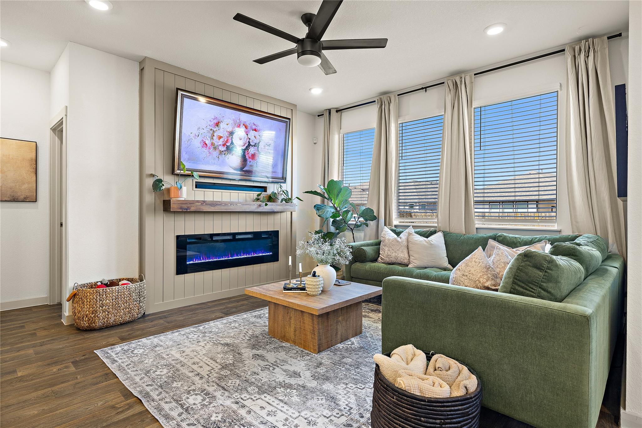 219 Greens Bayou Trl, Hutto, TX 78634