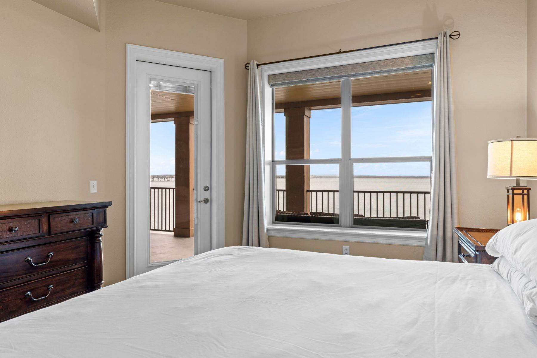 1001 The Cape Rd, Horseshoe Bay, TX 78657