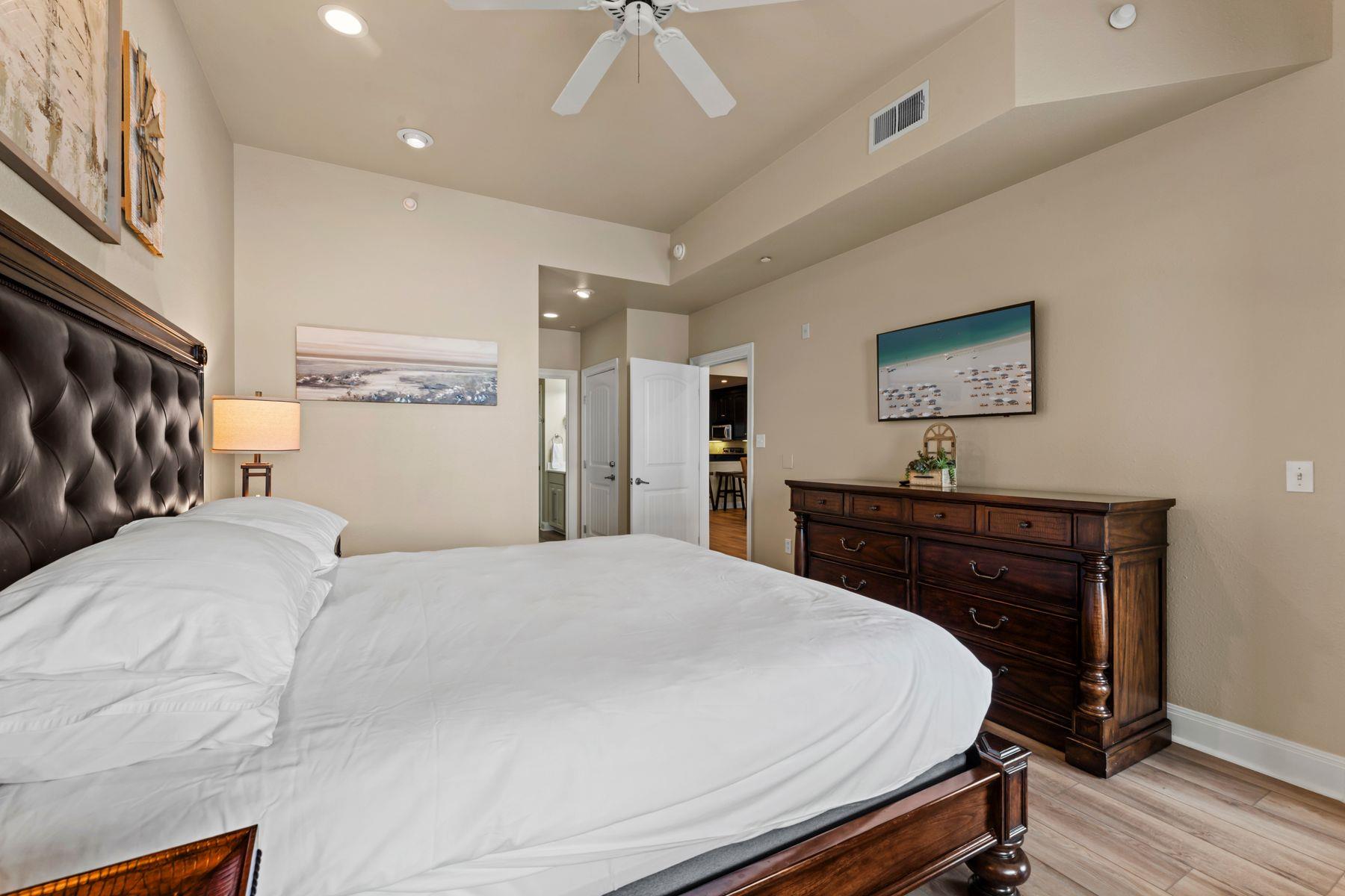 1001 The Cape Rd, Horseshoe Bay, TX 78657