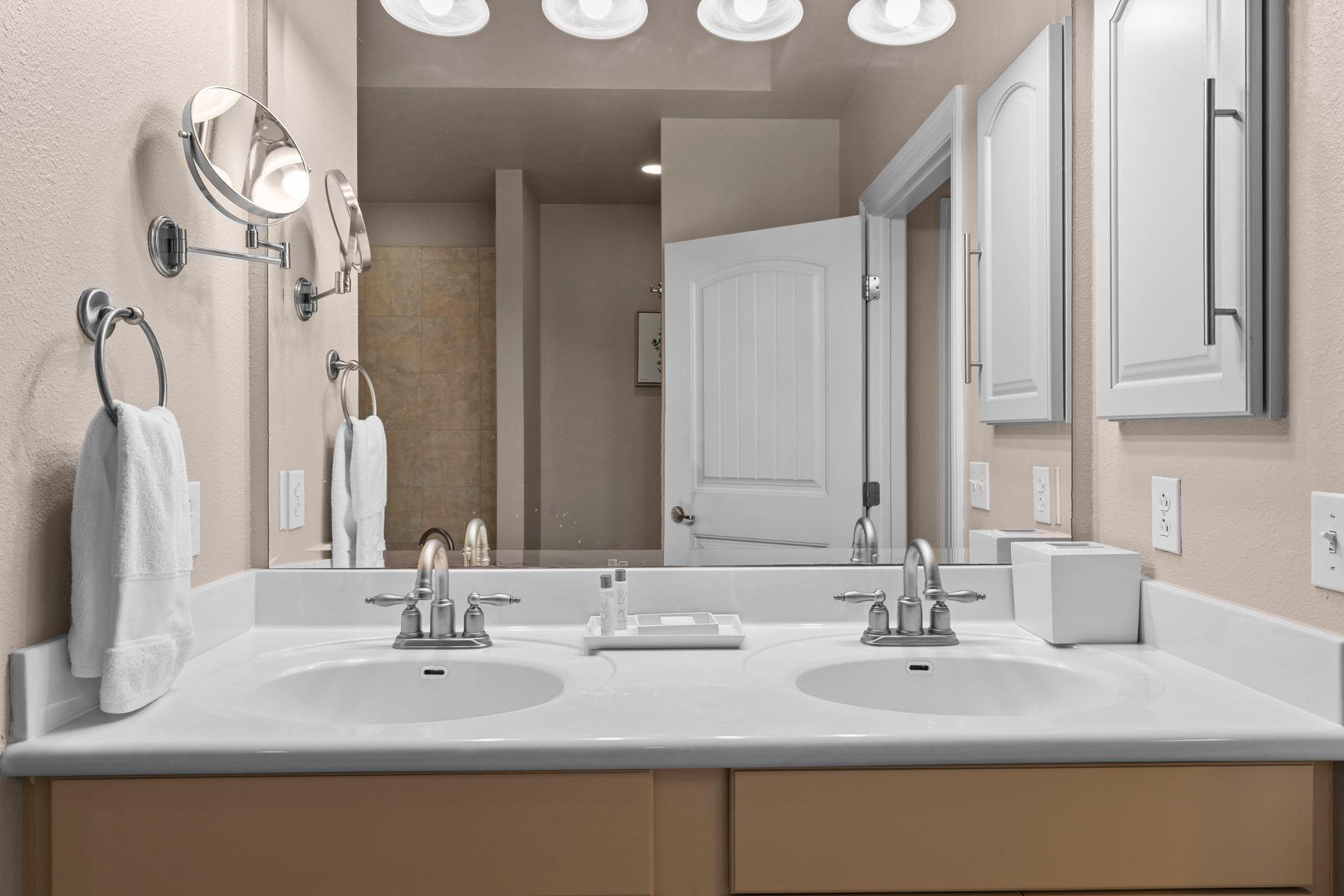 1001 The Cape Rd, Horseshoe Bay, TX 78657