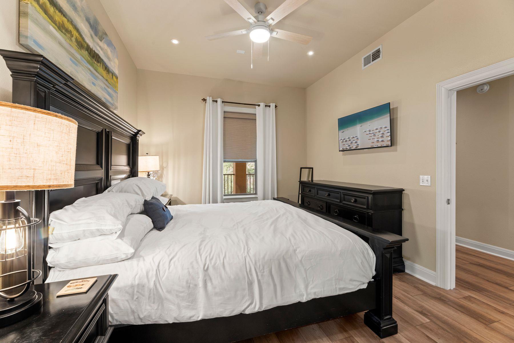 1001 The Cape Rd, Horseshoe Bay, TX 78657