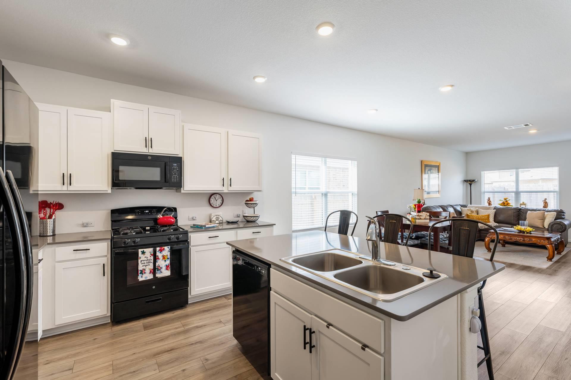 200 Montego St, Hutto, TX 78634