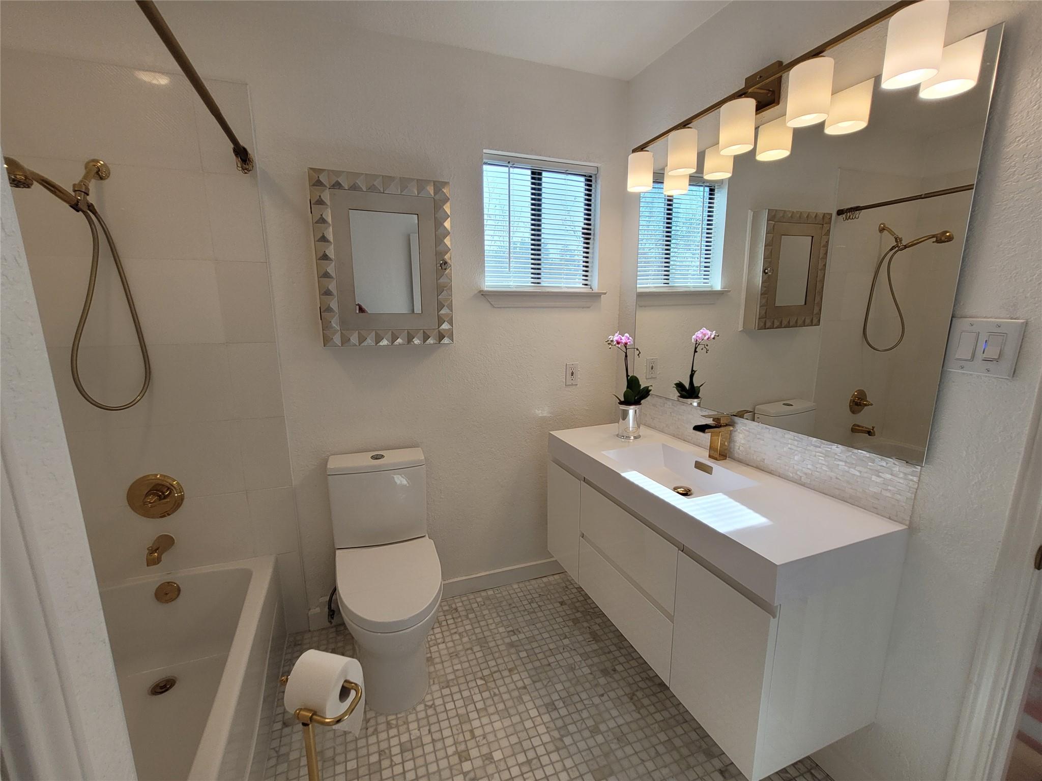 2410 Enfield Rd # 7, Austin, TX 78703