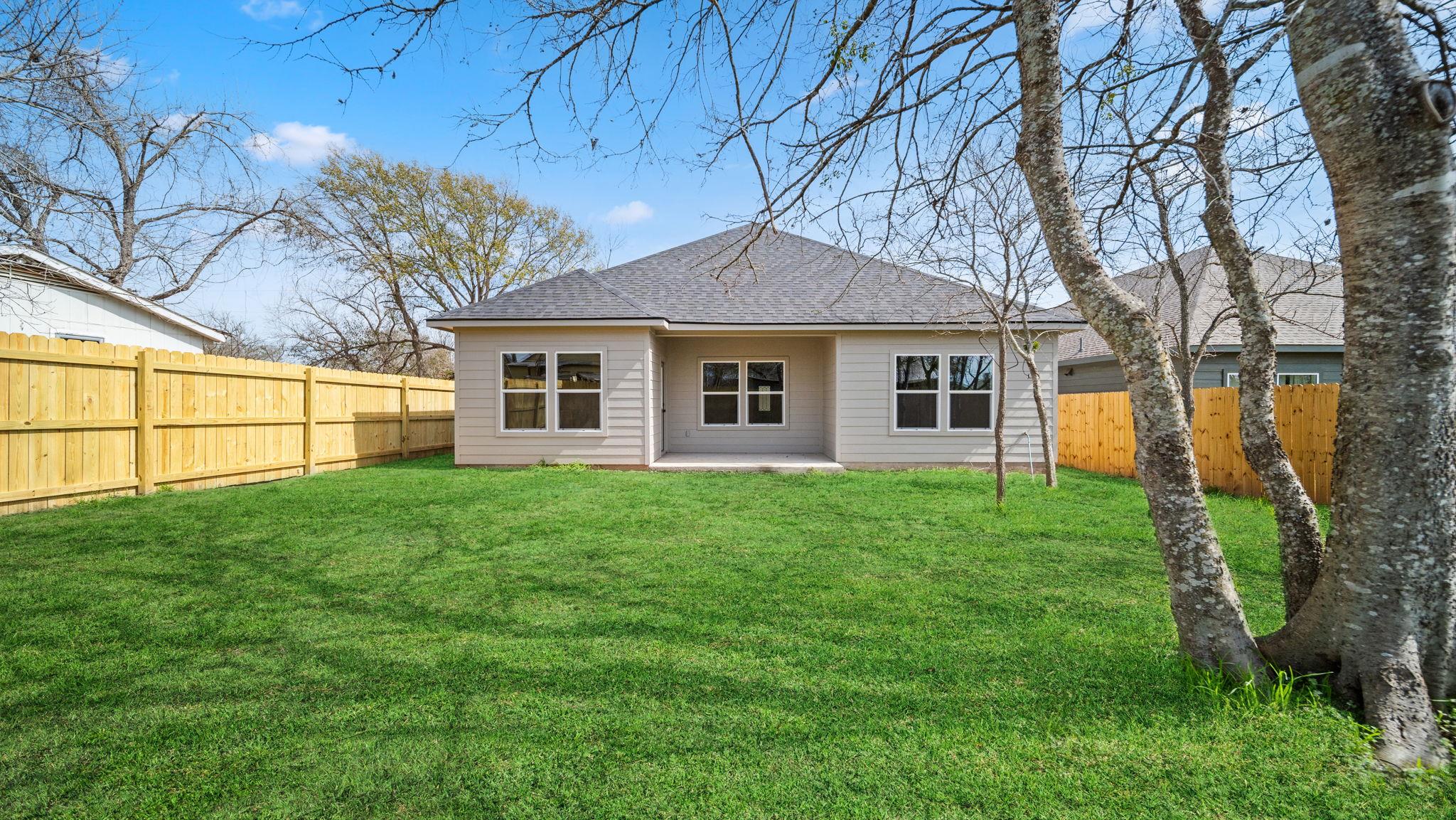 429 S Williamson St, Giddings, TX 78942