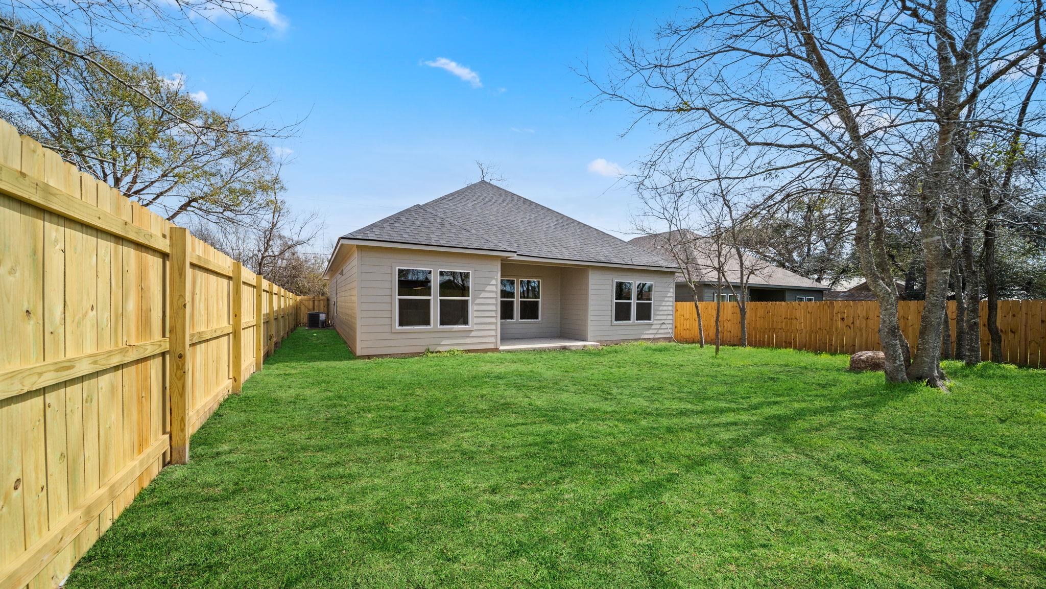 429 S Williamson St, Giddings, TX 78942