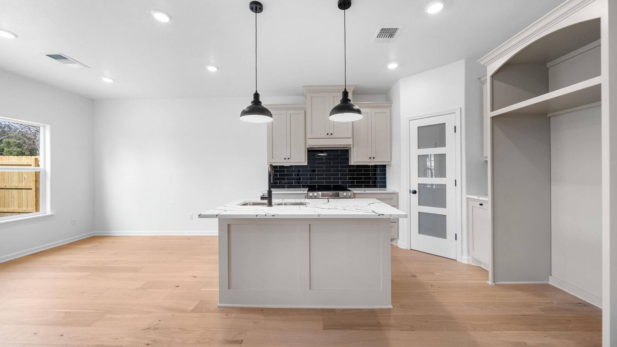 429 S Williamson St, Giddings, TX 78942