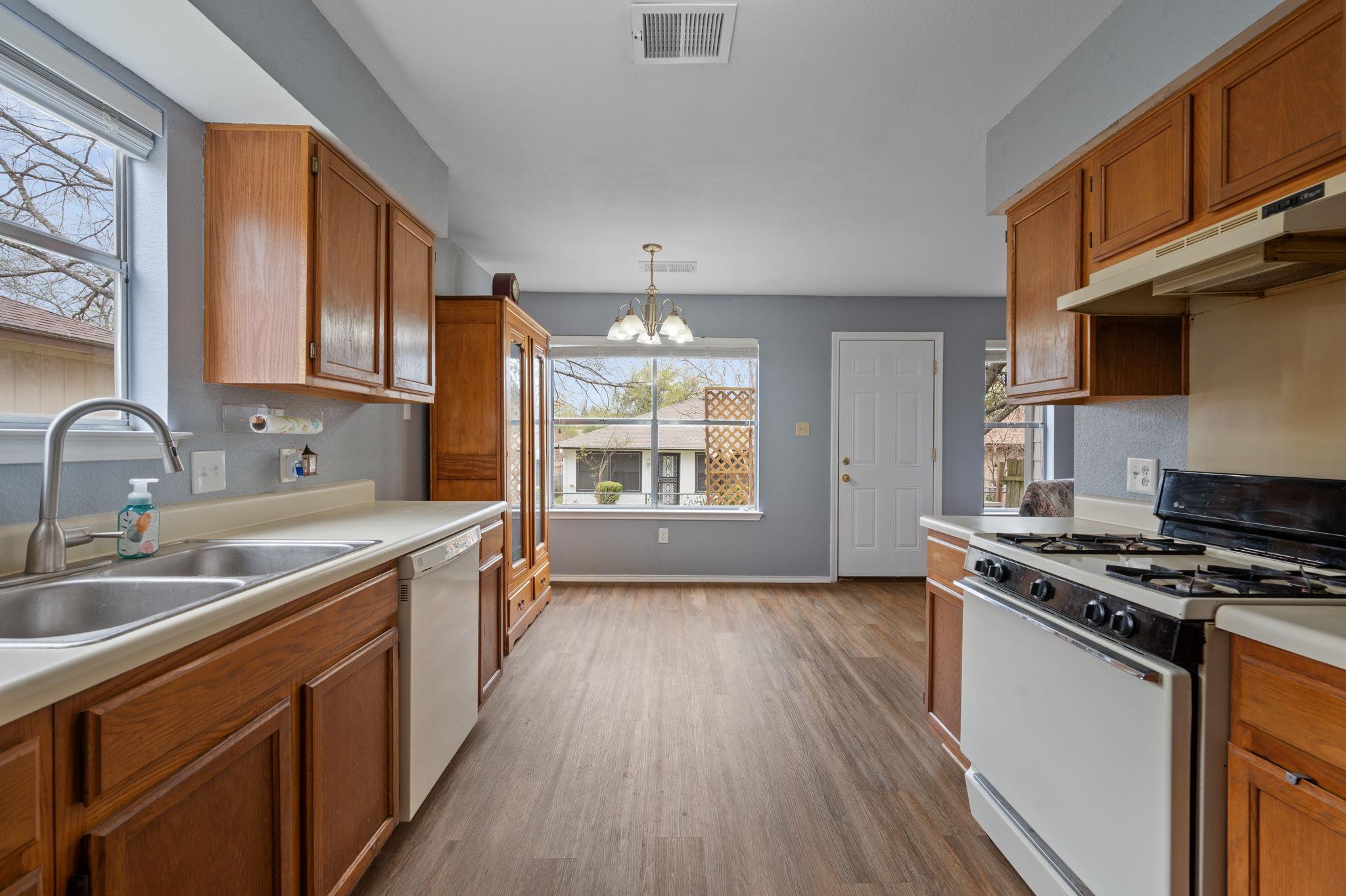 13812 Lothian Dr, Pflugerville, TX 78660