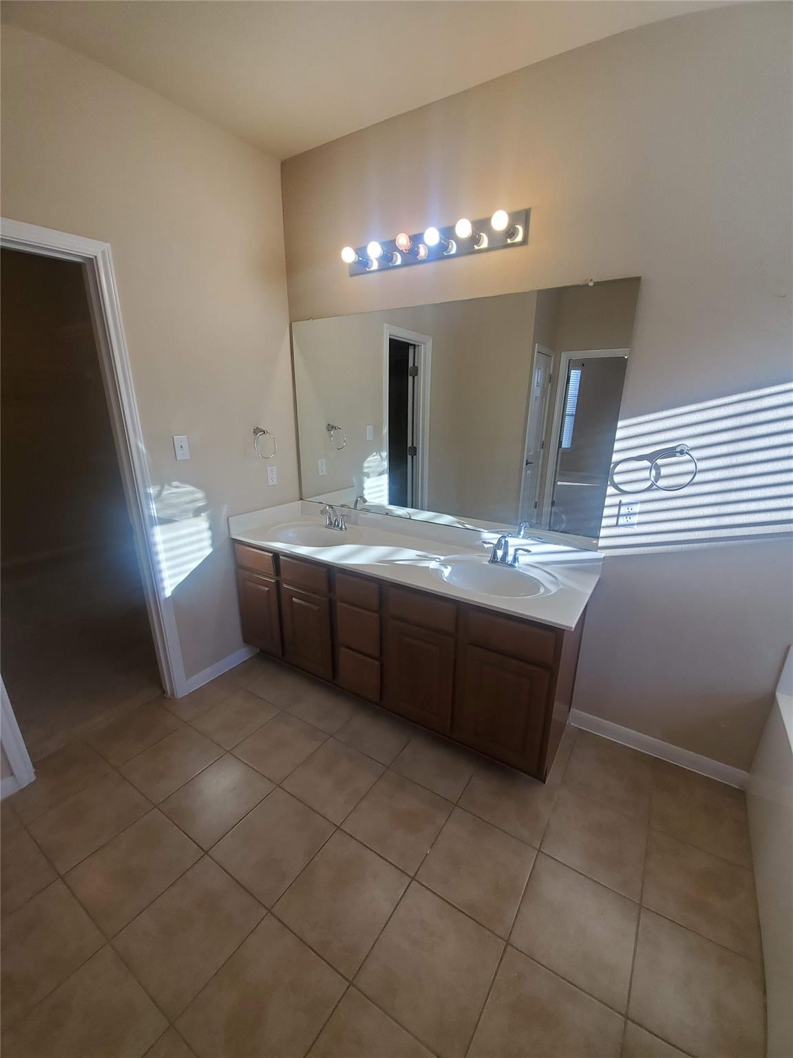 501 Dinge Bay Dr, Round Rock, TX 78664