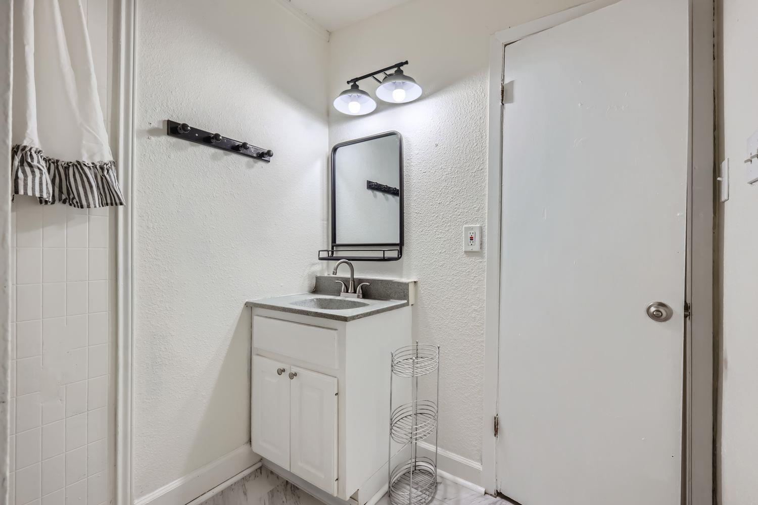 316 Plum St, Lockhart, TX 78644