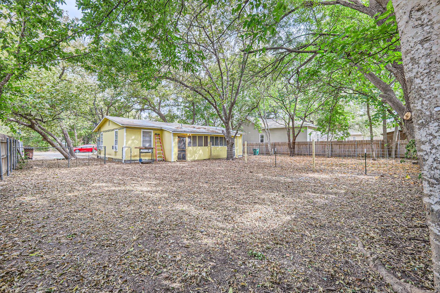 316 Plum St, Lockhart, TX 78644