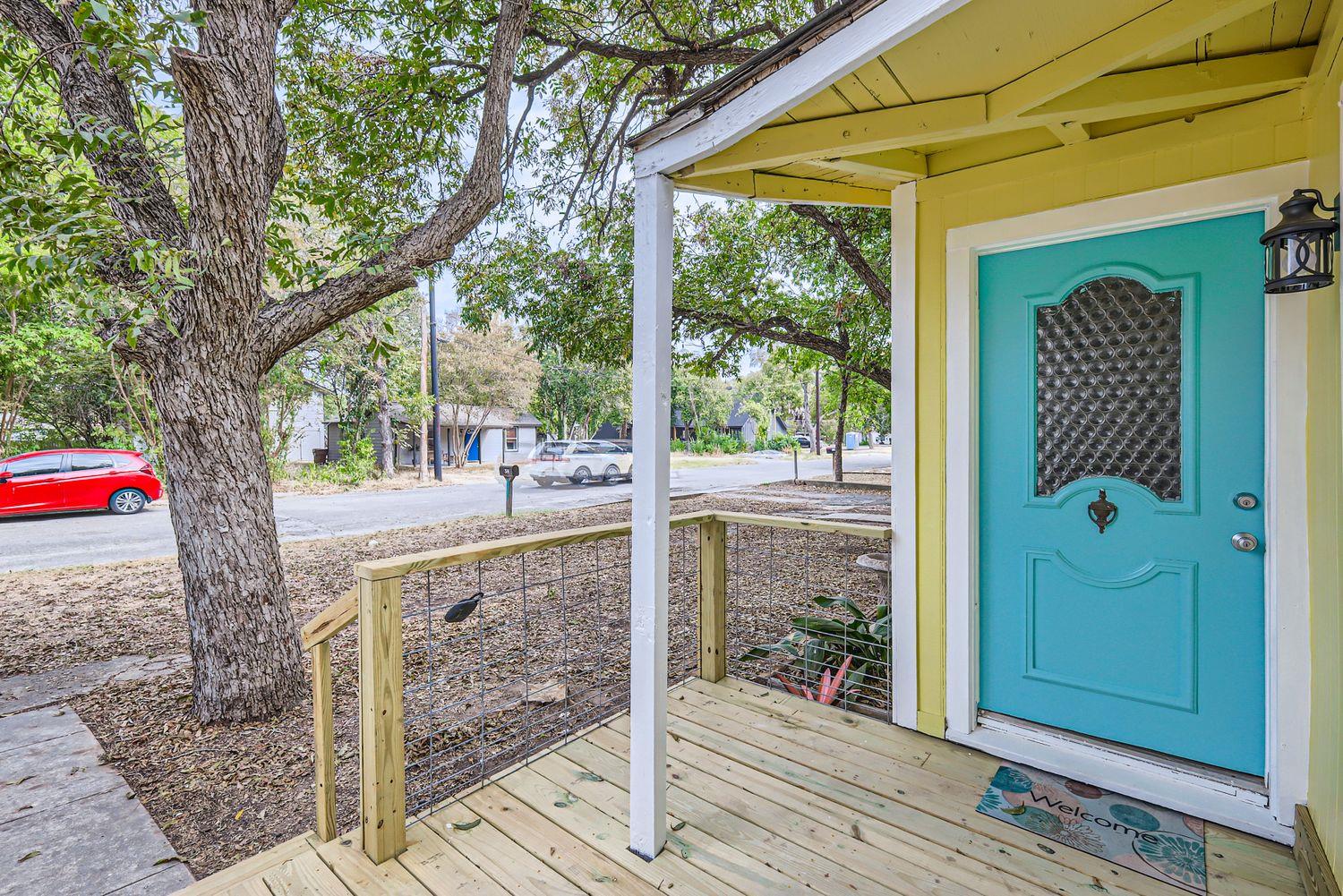 316 Plum St, Lockhart, TX 78644