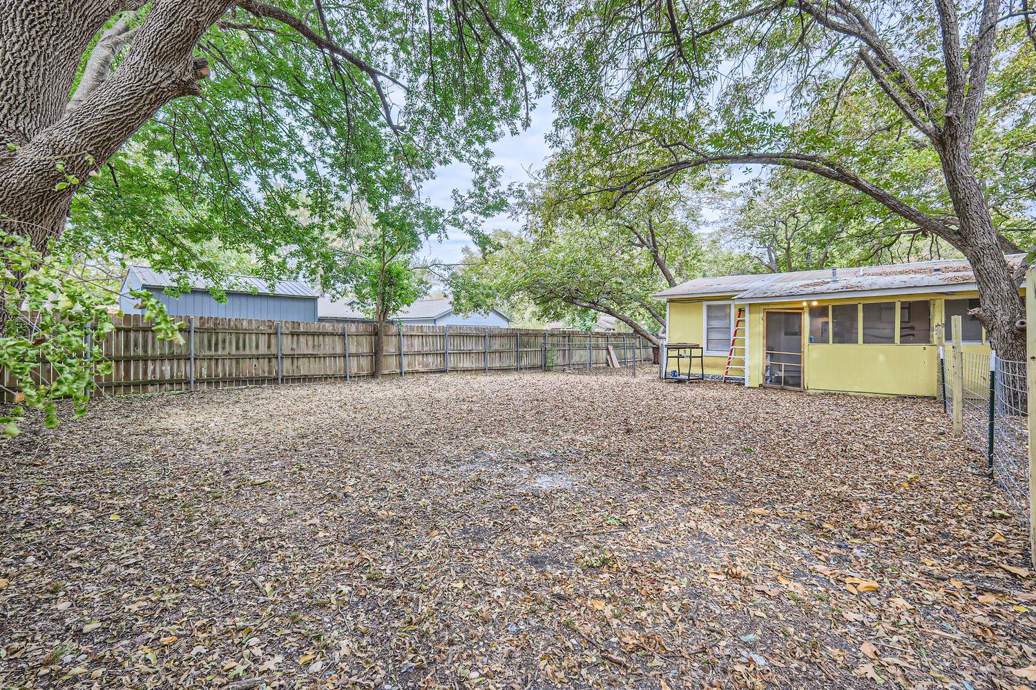 316 Plum St, Lockhart, TX 78644