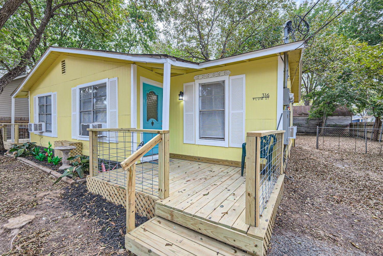 316 Plum St, Lockhart, TX 78644