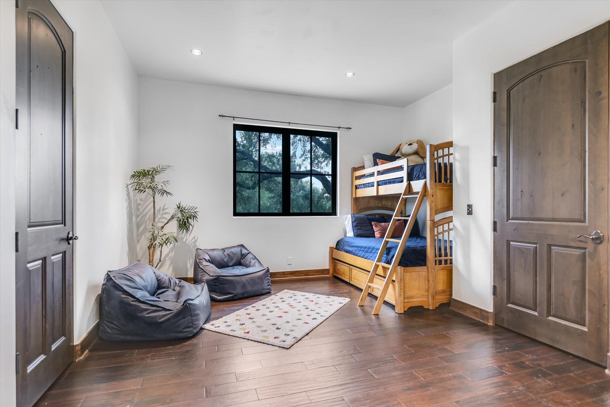 26804 Masters Pkwy, Spicewood, TX 78669