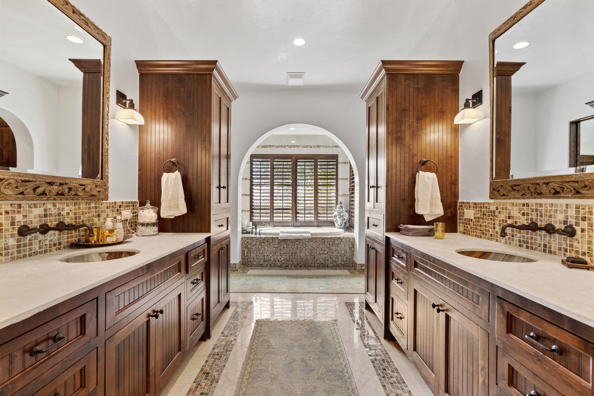 119 Plaza Escondido, Horseshoe Bay, TX 78657