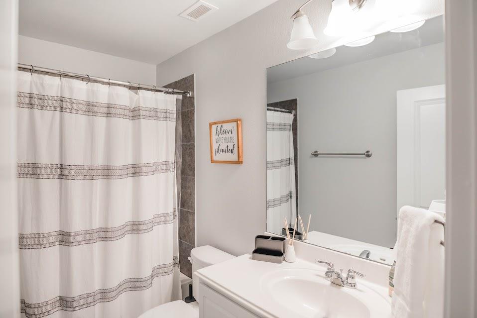 411 Wetzel, Kyle, TX 78640